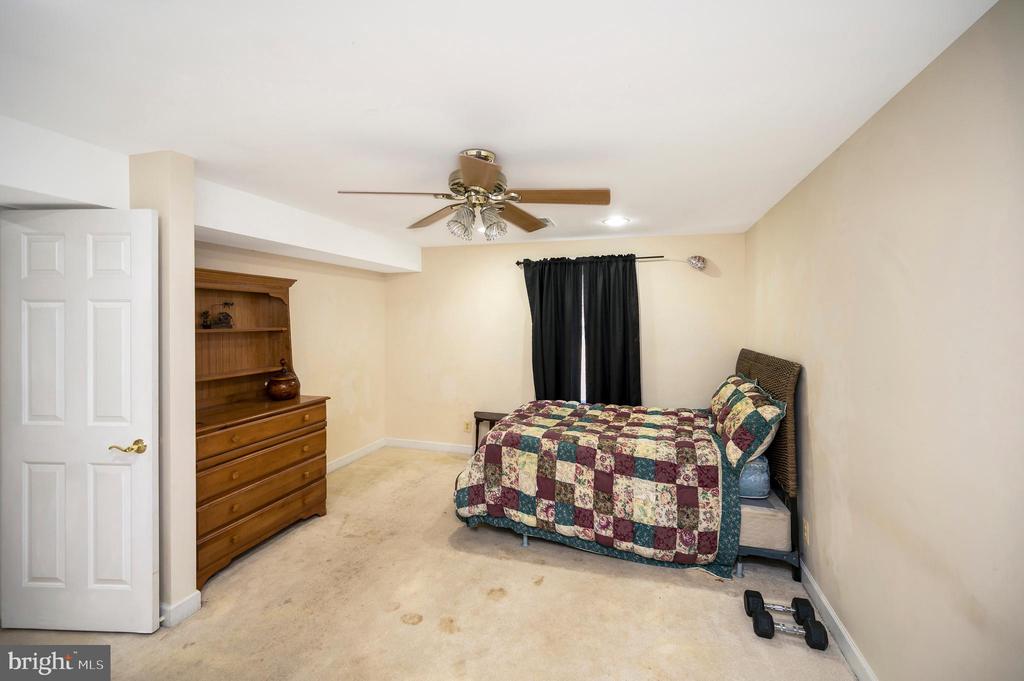 Sumerduck, Virginia, 22742, United States, 4 Bedrooms Bedrooms, ,5 BathroomsBathrooms,Residential,For Sale,2048793
