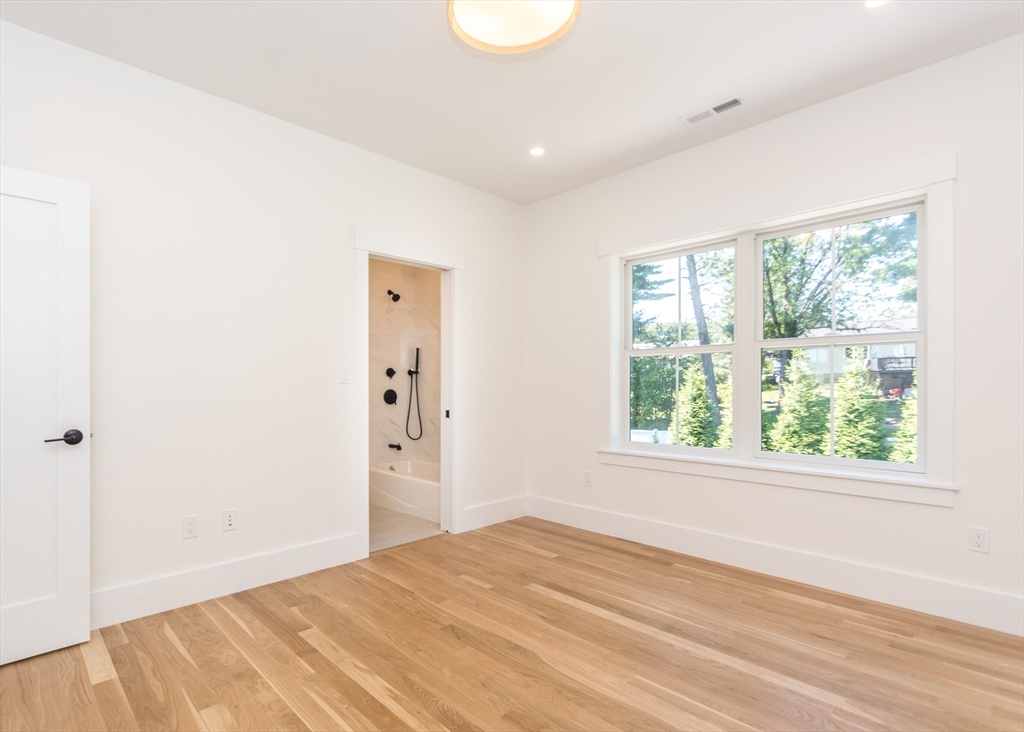 Waltham, Massachusetts, 02452, United States, 6 Bedrooms Bedrooms, ,4 BathroomsBathrooms,Residential,For Sale,1891361