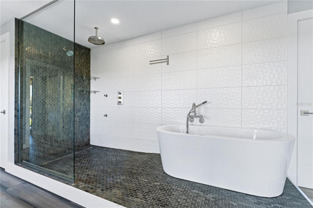 Sarasota, Florida, 34242, United States, 4 Bedrooms Bedrooms, ,5 BathroomsBathrooms,Residential,For Sale,1999117