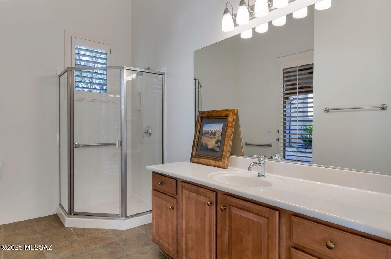 Tucson, Arizona, 85712, United States, 4 Bedrooms Bedrooms, ,4 BathroomsBathrooms,Residential,For Sale,1850331
