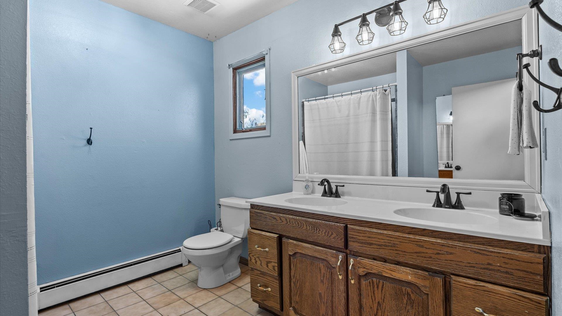 Grand Junction, Colorado, 81506, United States, 6 Bedrooms Bedrooms, ,3 BathroomsBathrooms,Residential,For Sale,1994905