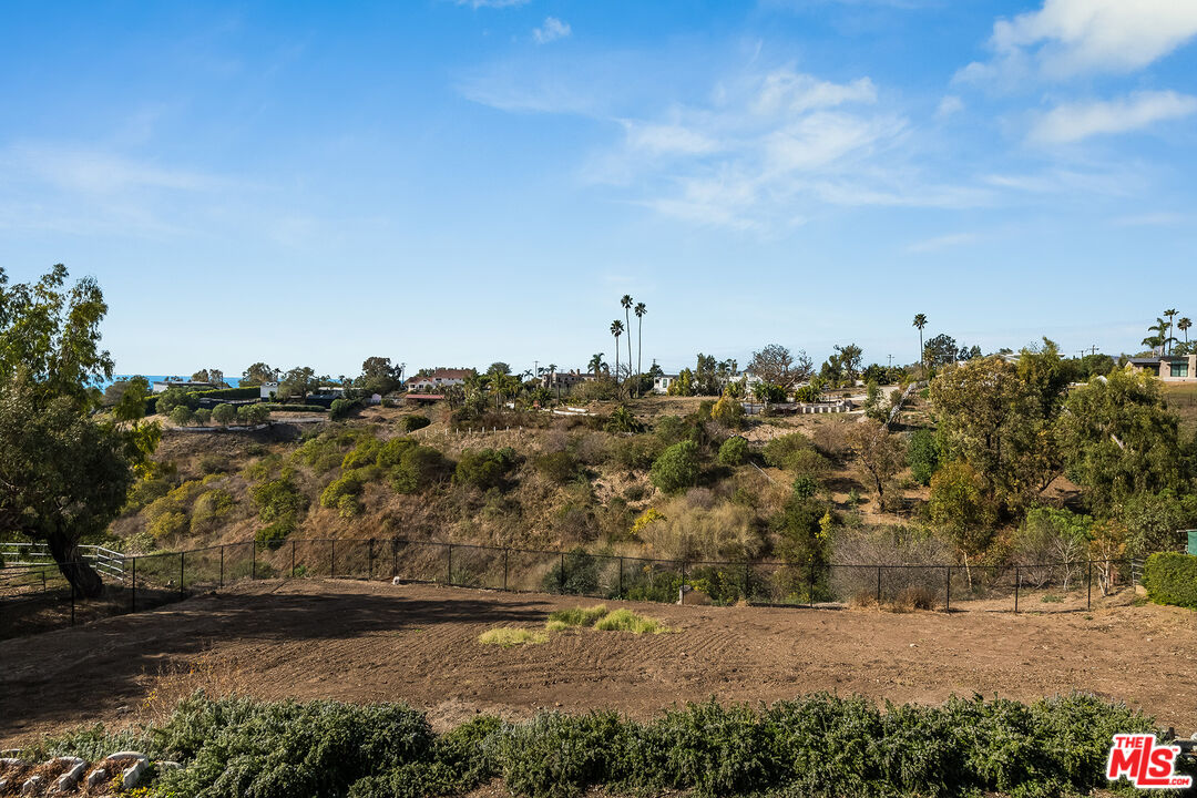 Malibu, California, 90265, United States, 3 Bedrooms Bedrooms, ,2 BathroomsBathrooms,Residential,For Sale,1868514