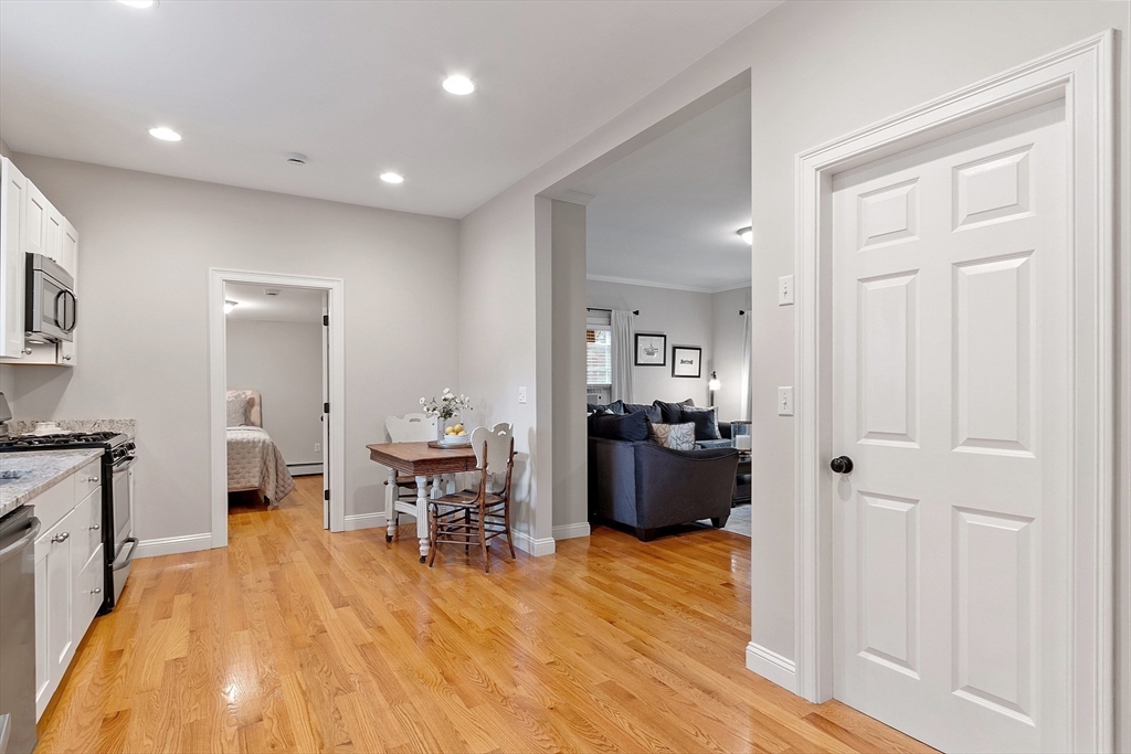 Andover, Massachusetts, 01810, United States, 2 Bedrooms Bedrooms, ,1 BathroomBathrooms,Residential,For Sale,1941591