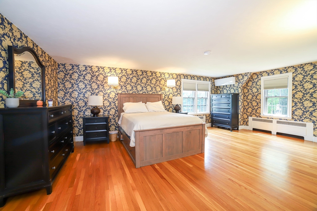 Worcester, Massachusetts, 01609, United States, 5 Bedrooms Bedrooms, ,4 BathroomsBathrooms,Residential,For Sale,1907639
