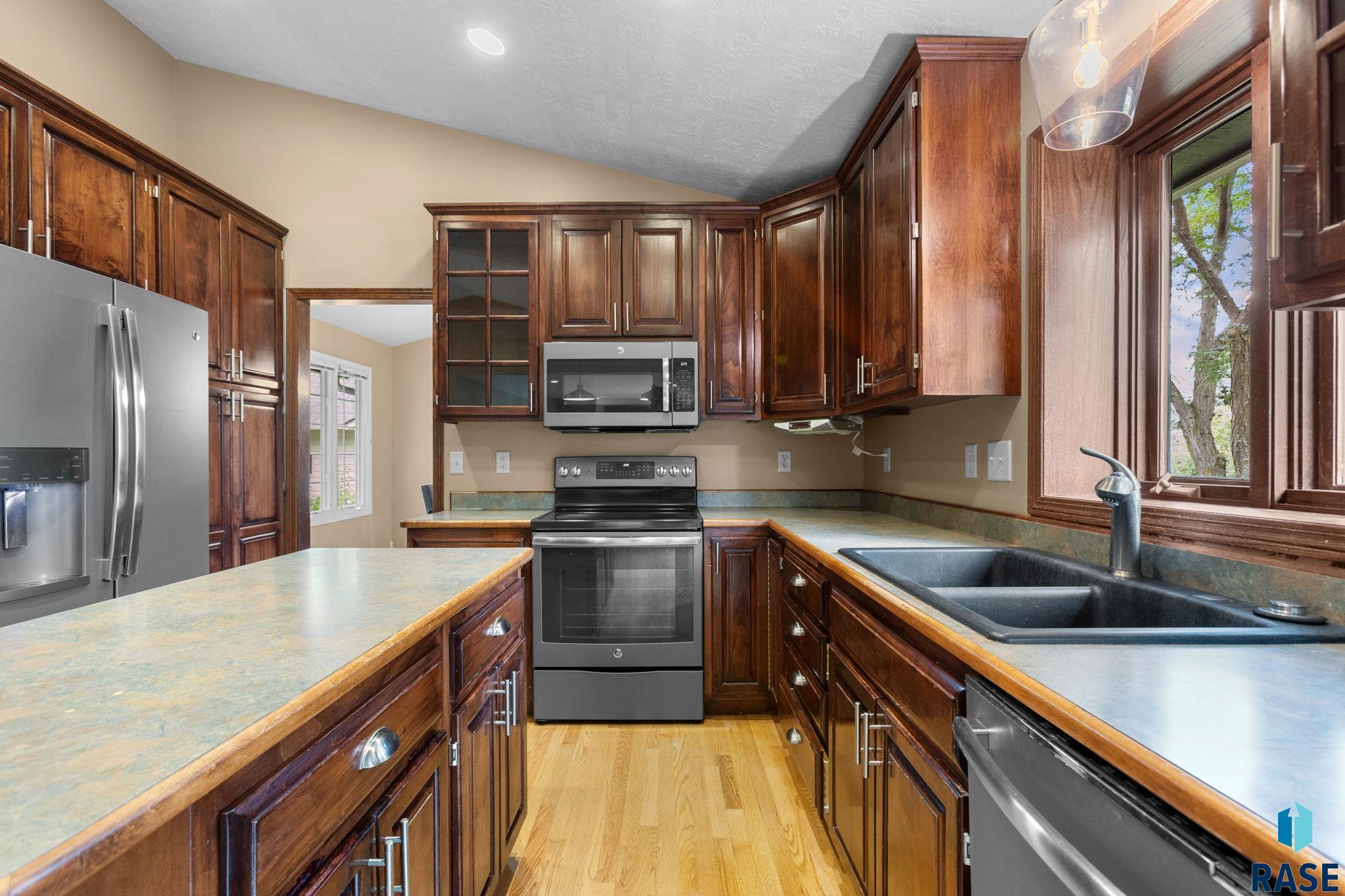 Sioux Falls, South Dakota, 57103, United States, 5 Bedrooms Bedrooms, ,2 BathroomsBathrooms,Residential,For Sale,1908912