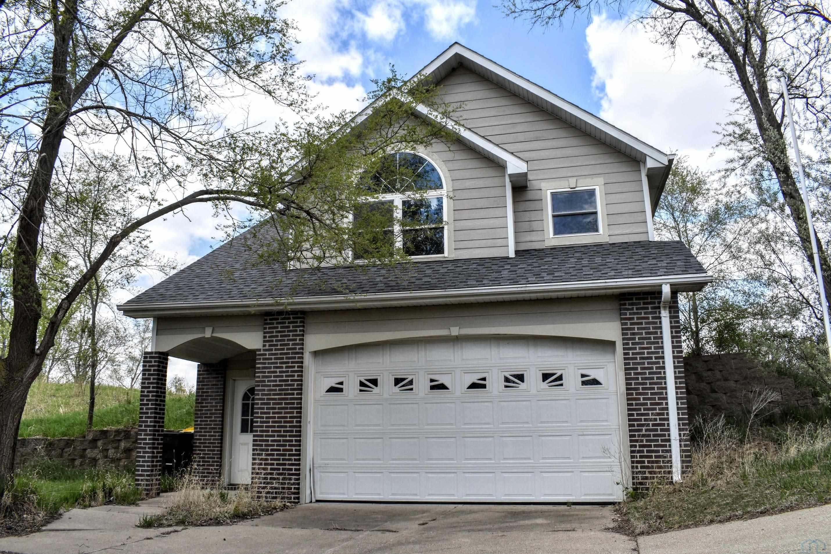 Sioux City, Iowa, 51104, United States, 4 Bedrooms Bedrooms, ,5 BathroomsBathrooms,Residential,For Sale,1989955