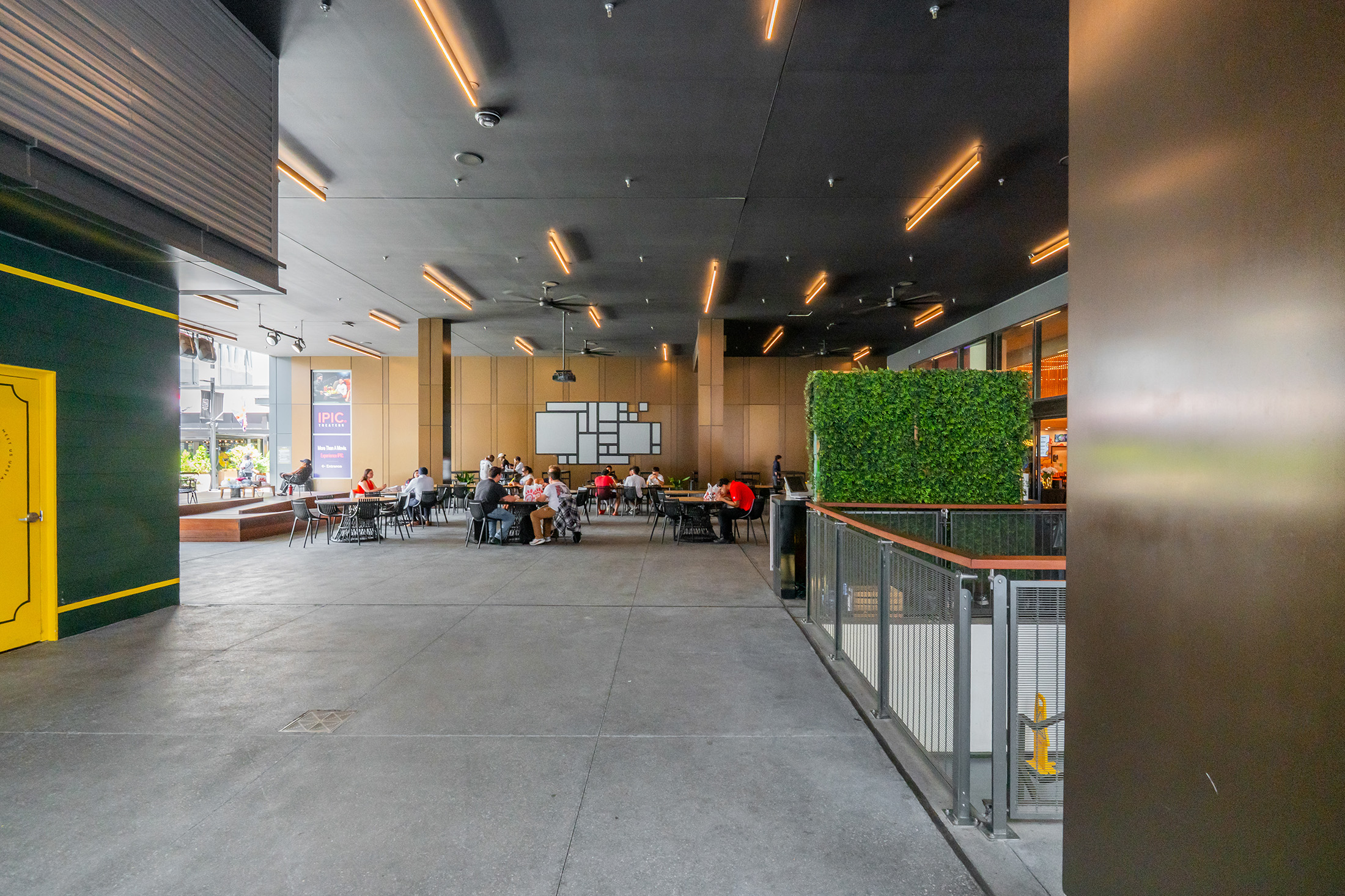  Fully Renovated Two-story Condo in the Iconic Colony House at Colony Square - 物件實景