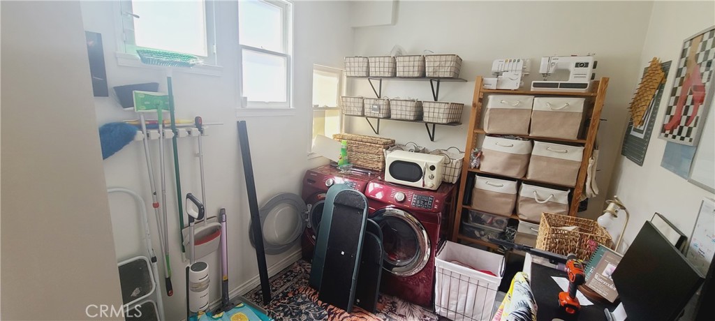 Los Angeles, California, 90019, United States, ,Residential,For Sale,1905705
