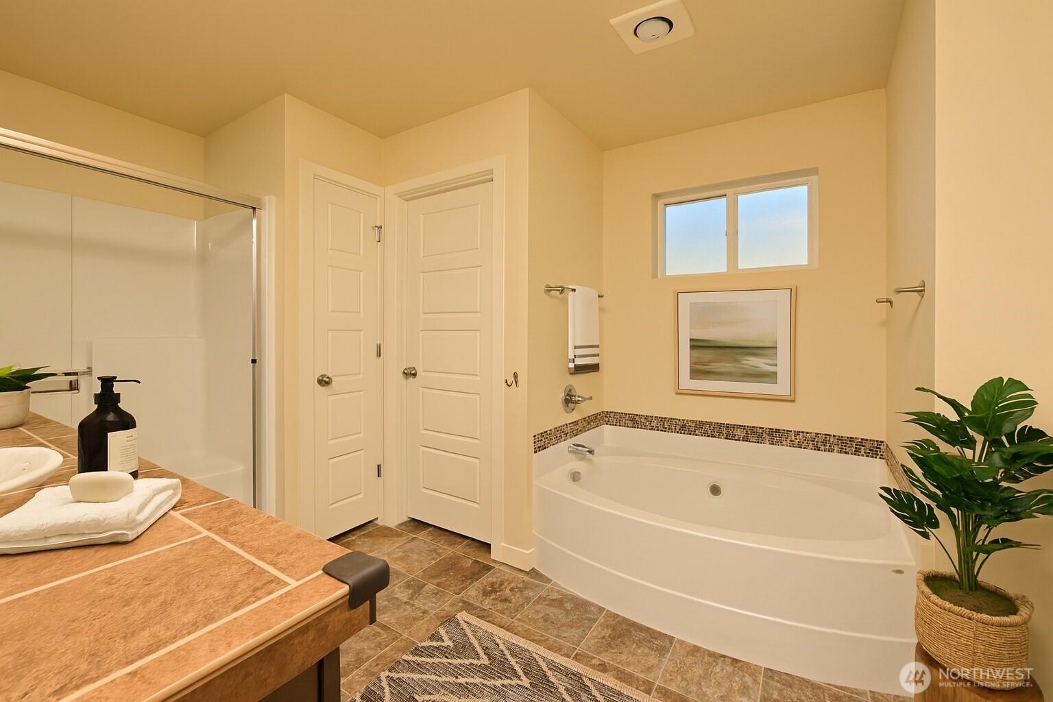 AUBURN, Washington, 98092, United States, 4 Bedrooms Bedrooms, ,3 BathroomsBathrooms,Residential,For Sale,1956520