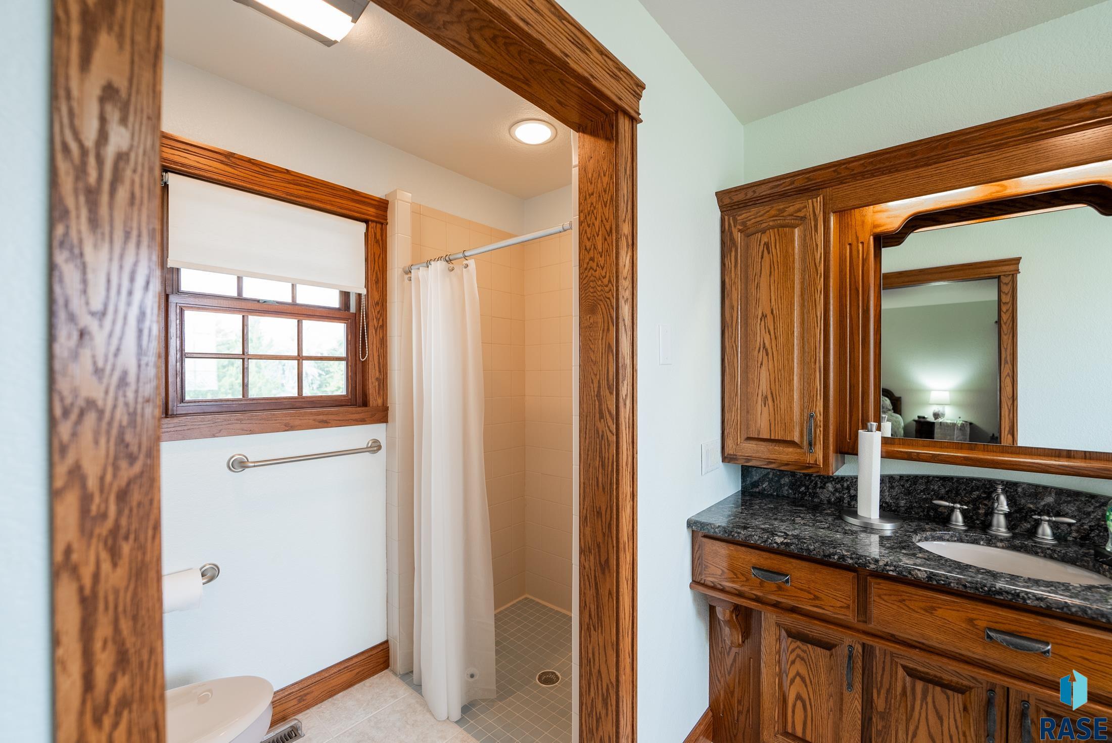 Yankton, South Dakota, 57078, United States, 6 Bedrooms Bedrooms, ,4 BathroomsBathrooms,Residential,For Sale,1975294