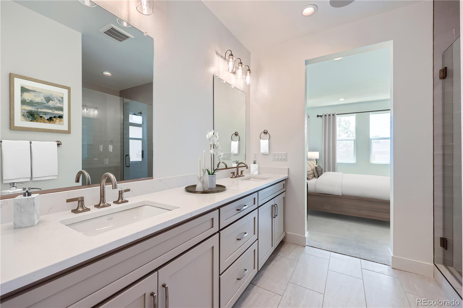 Centennial, Colorado, 80112, United States, 2 Bedrooms Bedrooms, ,4 BathroomsBathrooms,Residential,For Sale,1793200