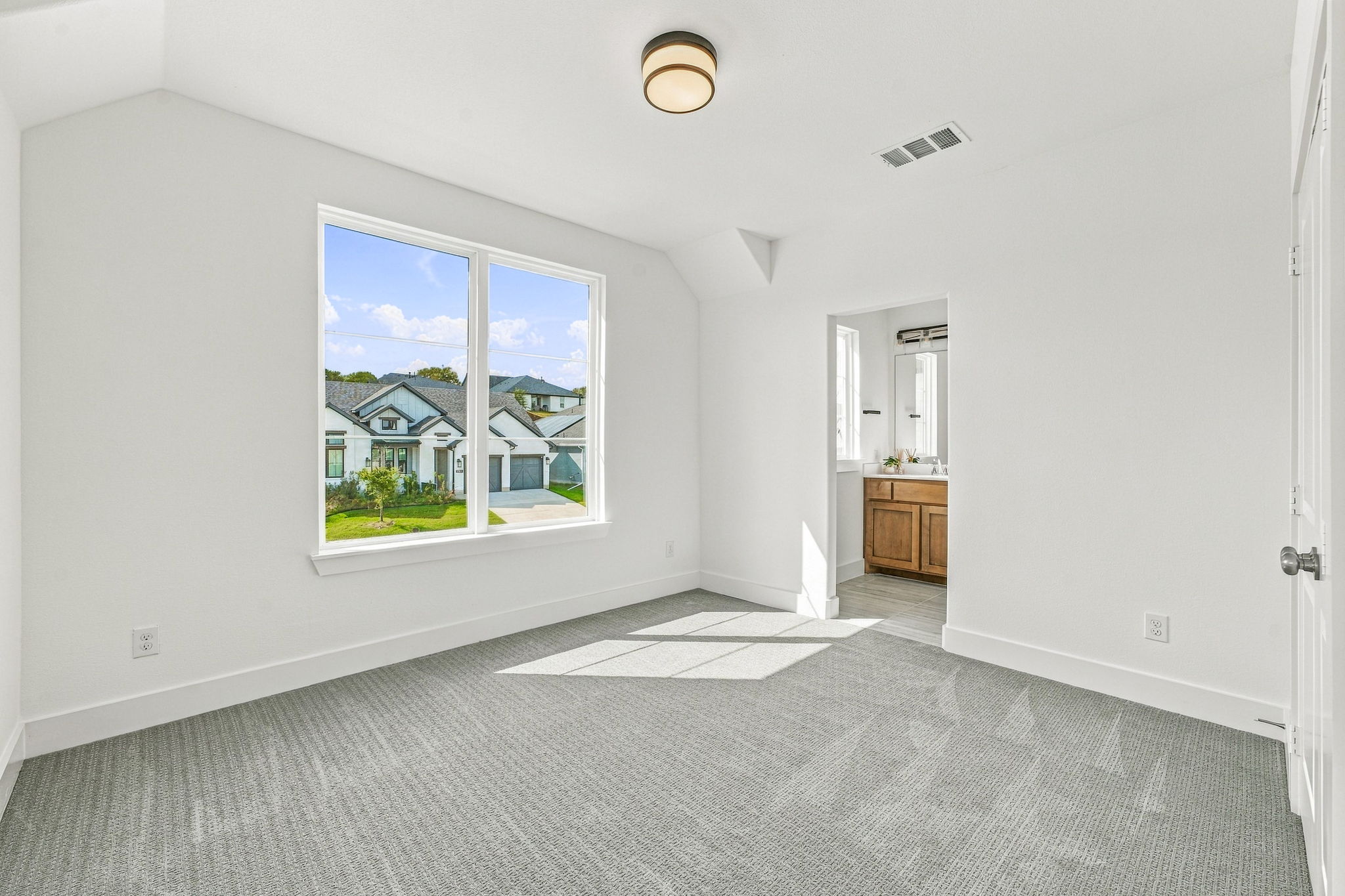  Your New Home Comes with a Rate Advantage - 物件實景