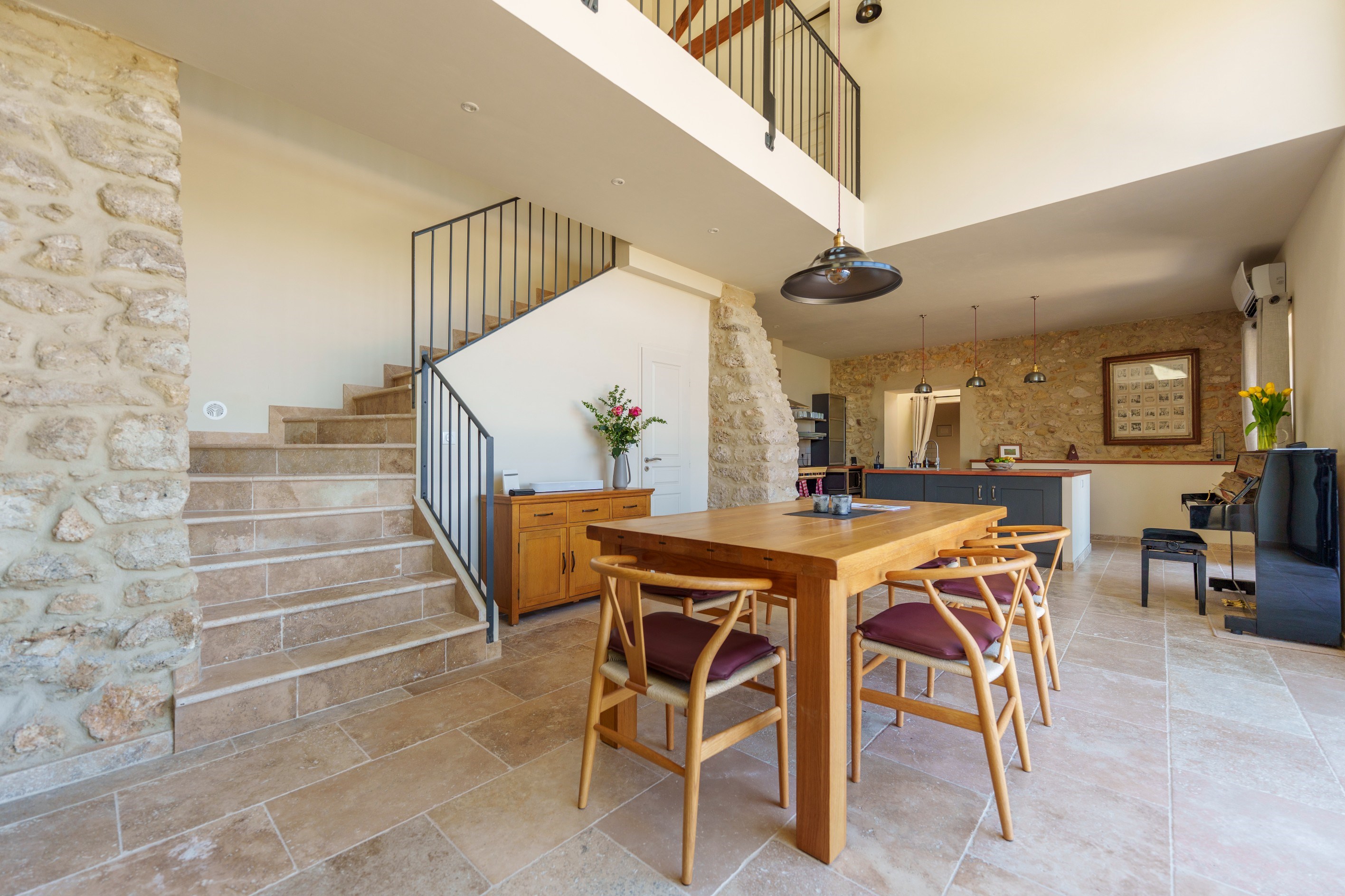  Character property within a vineyard estate — renovated barn with pool and exce… - 物件實景