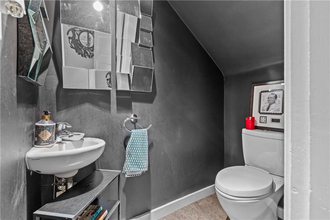 Point Breeze, Pennsylvania, 15206, United States, 6 Bedrooms Bedrooms, ,4 BathroomsBathrooms,Residential,For Sale,1828152