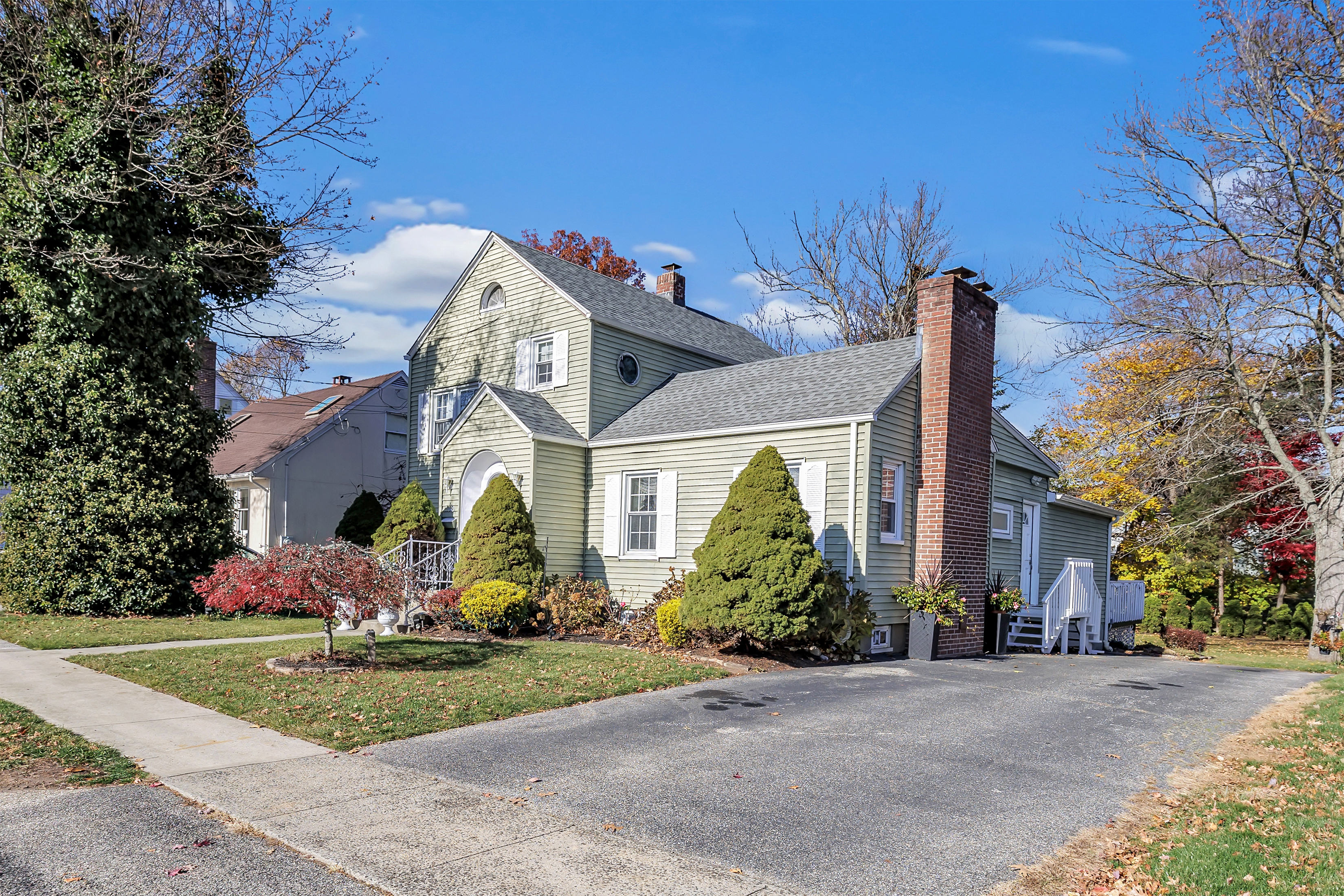 Stratford, Connecticut, 06614, United States, 4 Bedrooms Bedrooms, ,4 BathroomsBathrooms,Residential,For Sale,1996522