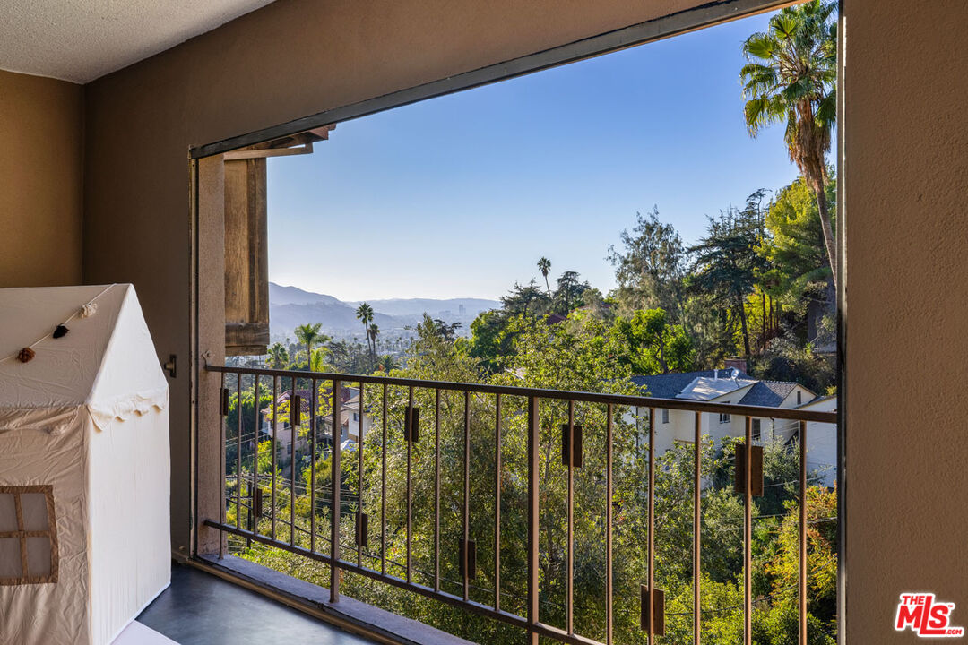 Glendale, California, 91207, United States, 3 Bedrooms Bedrooms, ,3 BathroomsBathrooms,Residential,For Sale,1987777