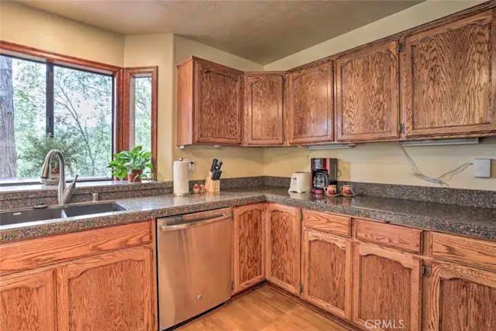 Crestline, California, 92325, United States, 3 Bedrooms Bedrooms, ,3 BathroomsBathrooms,Residential,For Sale,1939117