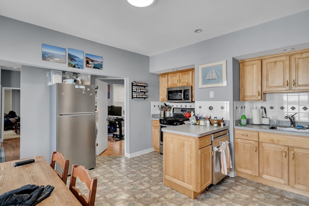 Cambridge, Massachusetts, 02141, United States, 7 Bedrooms Bedrooms, ,4 BathroomsBathrooms,Residential,For Sale,1901897