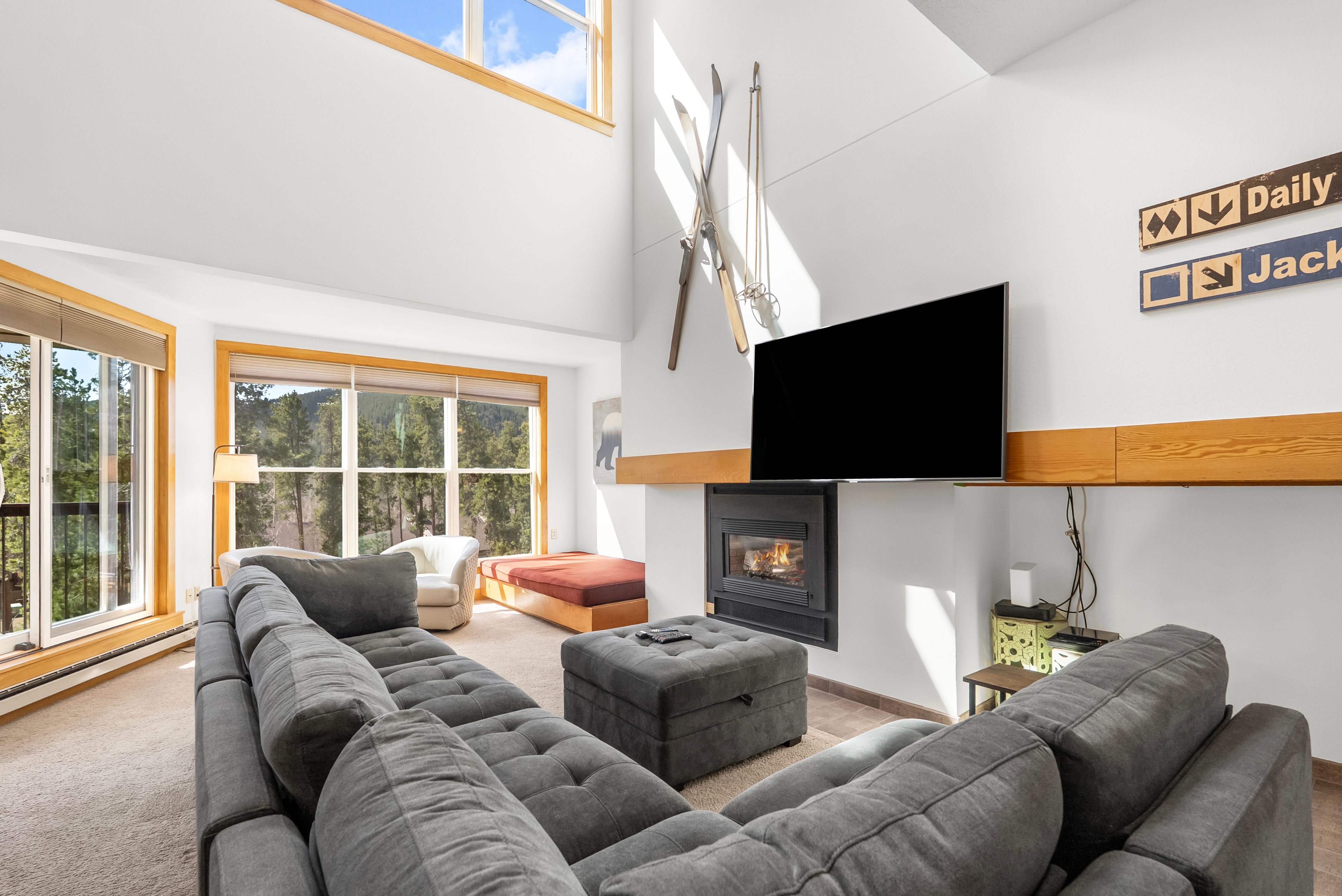  A Spacious and Light-filled Mountain Retreat - 物件實景