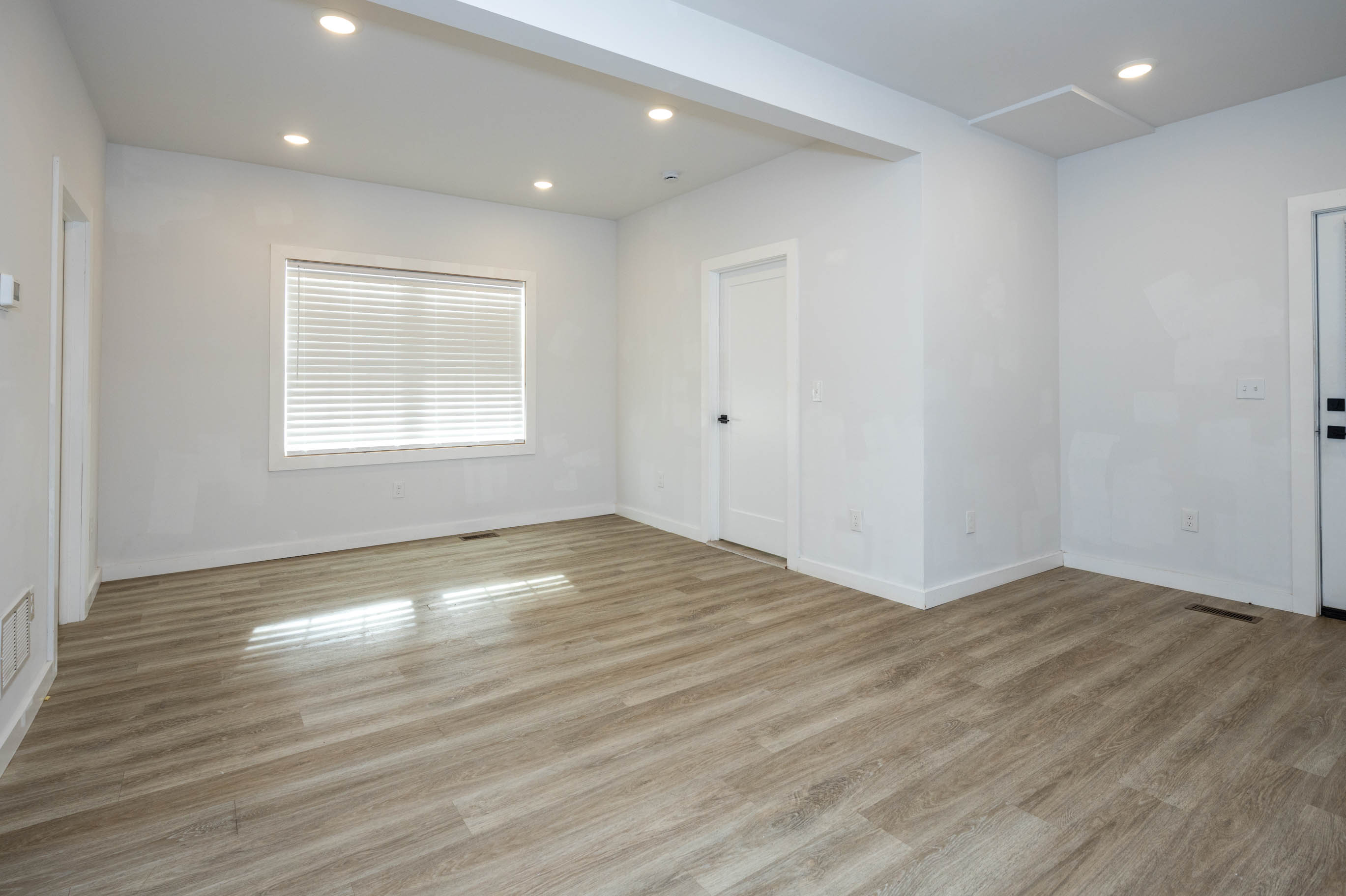 Fords, New Jersey, 08863, United States, 5 Bedrooms Bedrooms, ,2 BathroomsBathrooms,Residential,For Sale,2005682