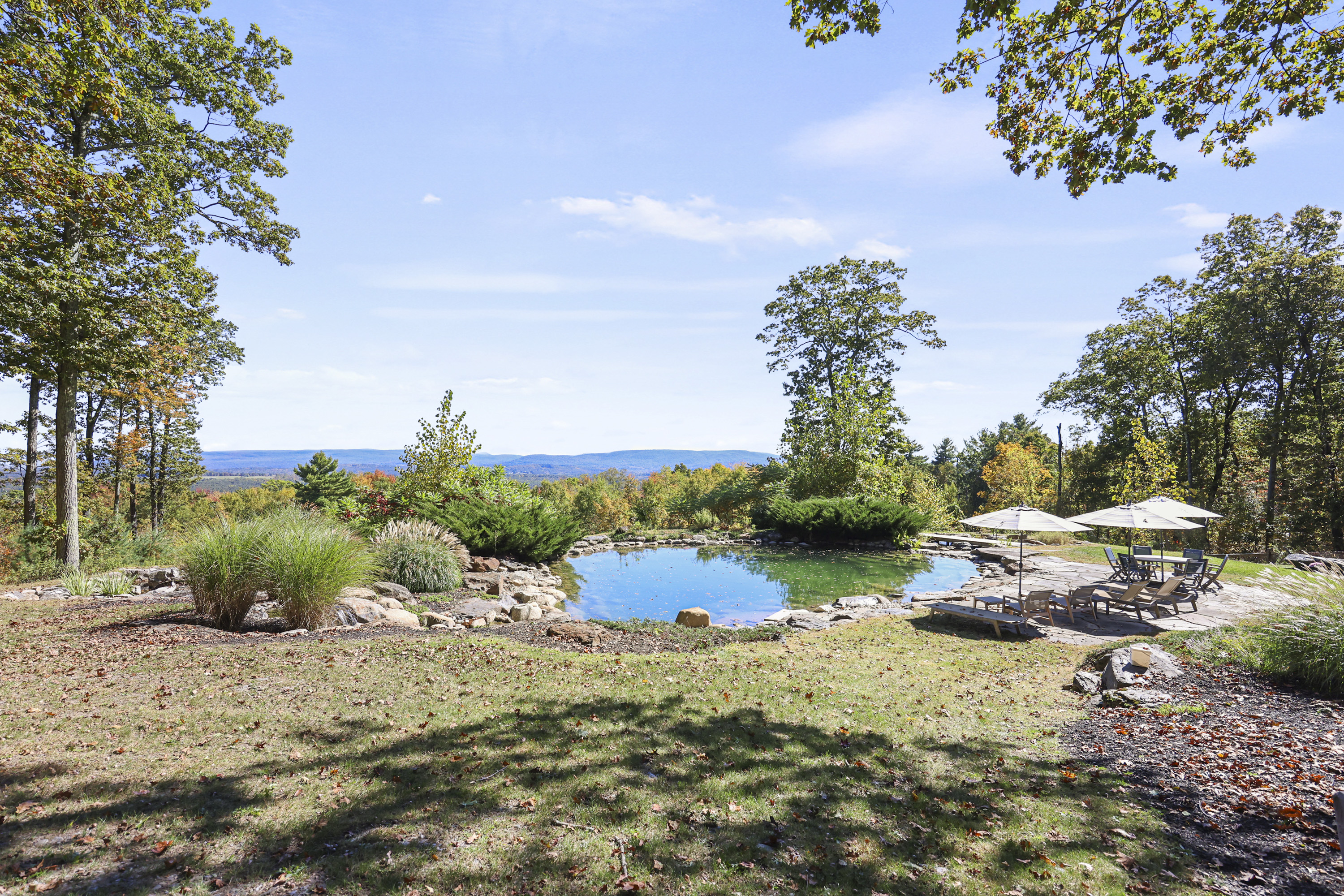  Exquisite Tudor Estate Set on 18+ Breathtaking Acres with Stunning Panoramic Vie - 物件實景