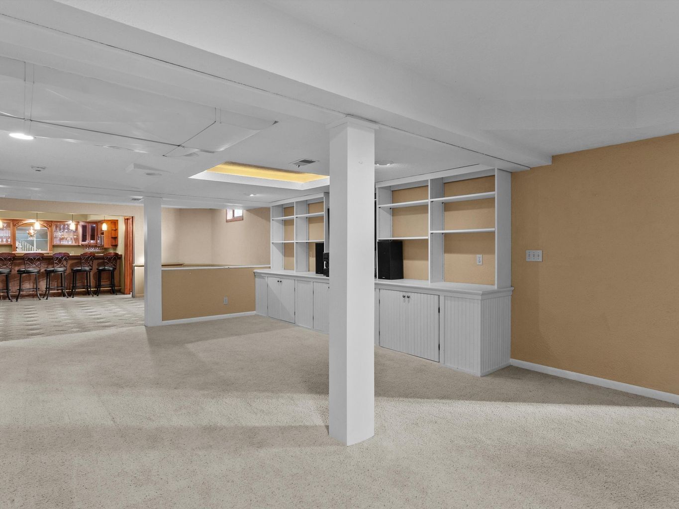 Manitowoc, Wisconsin, 54220, United States, 4 Bedrooms Bedrooms, ,4 BathroomsBathrooms,Residential,For Sale,1982773