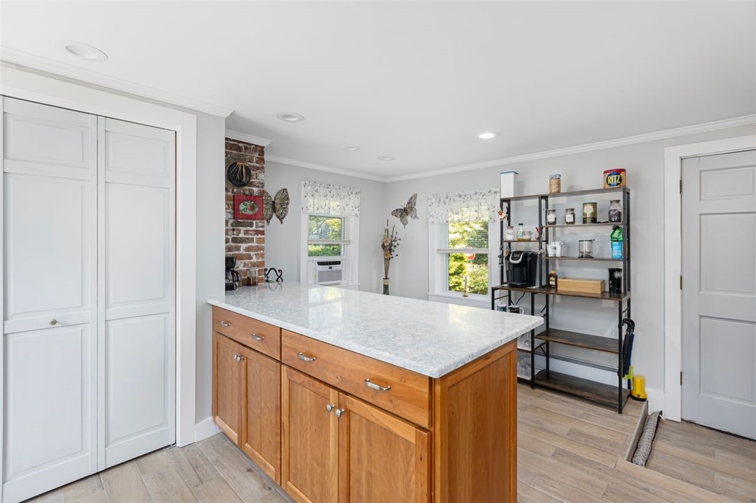 North Kingstown, Rhode Island, 02852, United States, 3 Bedrooms Bedrooms, ,2 BathroomsBathrooms,Residential,For Sale,1960458