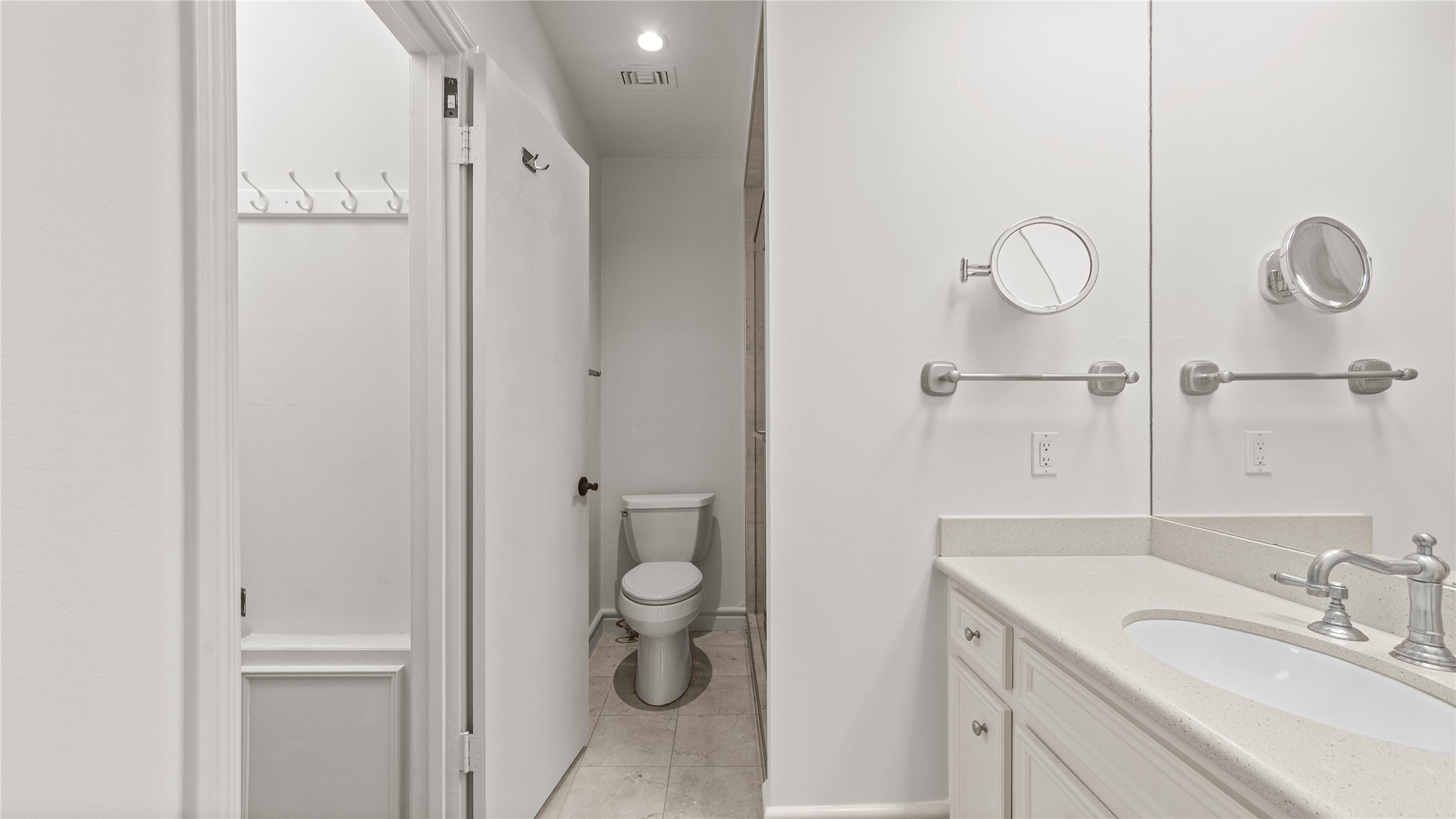Houston, Texas, 77056, United States, 3 Bedrooms Bedrooms, ,5 BathroomsBathrooms,Residential,For Sale,1911069