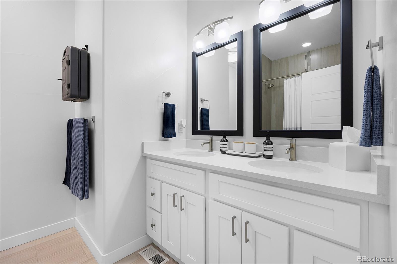 Denver, Colorado, 80211, United States, 3 Bedrooms Bedrooms, ,2 BathroomsBathrooms,Residential,For Sale,1925387