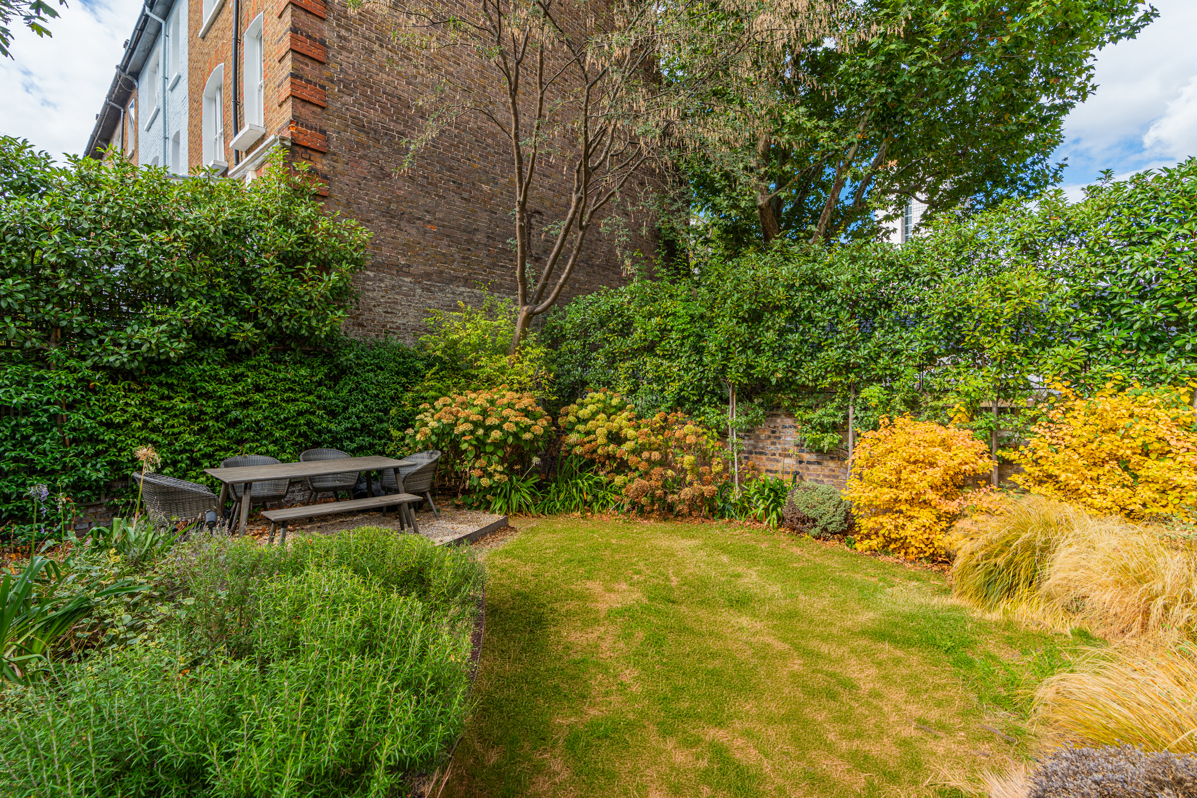  A Handsome Four-Bedroom House with a West-Facing Garden in Notting Hill - 物件實景