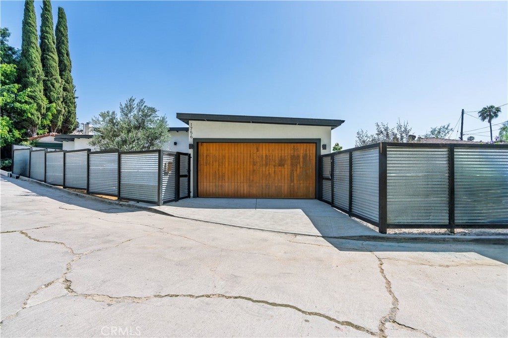 Los Angeles, California, 90026, United States, 3 Bedrooms Bedrooms, ,3 BathroomsBathrooms,Residential,For Sale,2040184