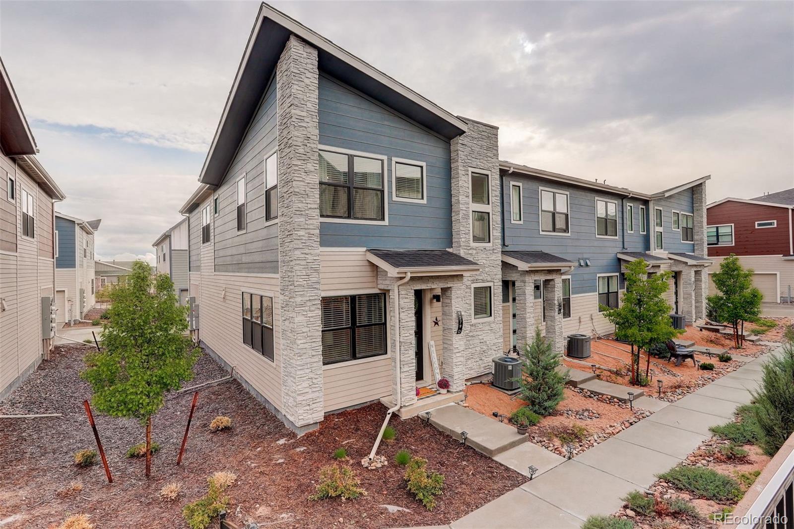 Littleton, Colorado, 80125, United States, 3 Bedrooms Bedrooms, ,3 BathroomsBathrooms,Residential,For Sale,1805241