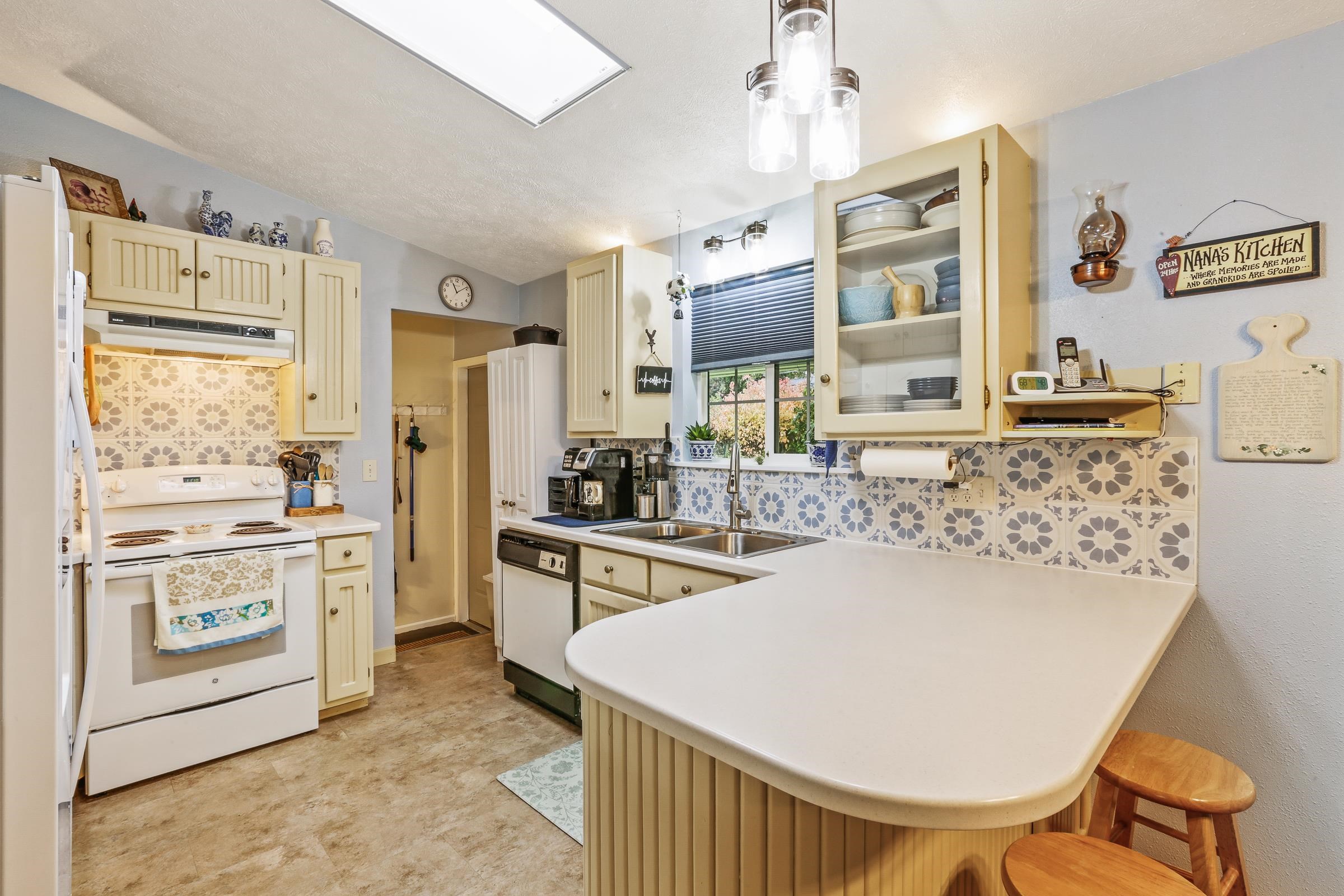 Spokane Valley, Washington, 99216, United States, 5 Bedrooms Bedrooms, ,3 BathroomsBathrooms,Residential,For Sale,1973902