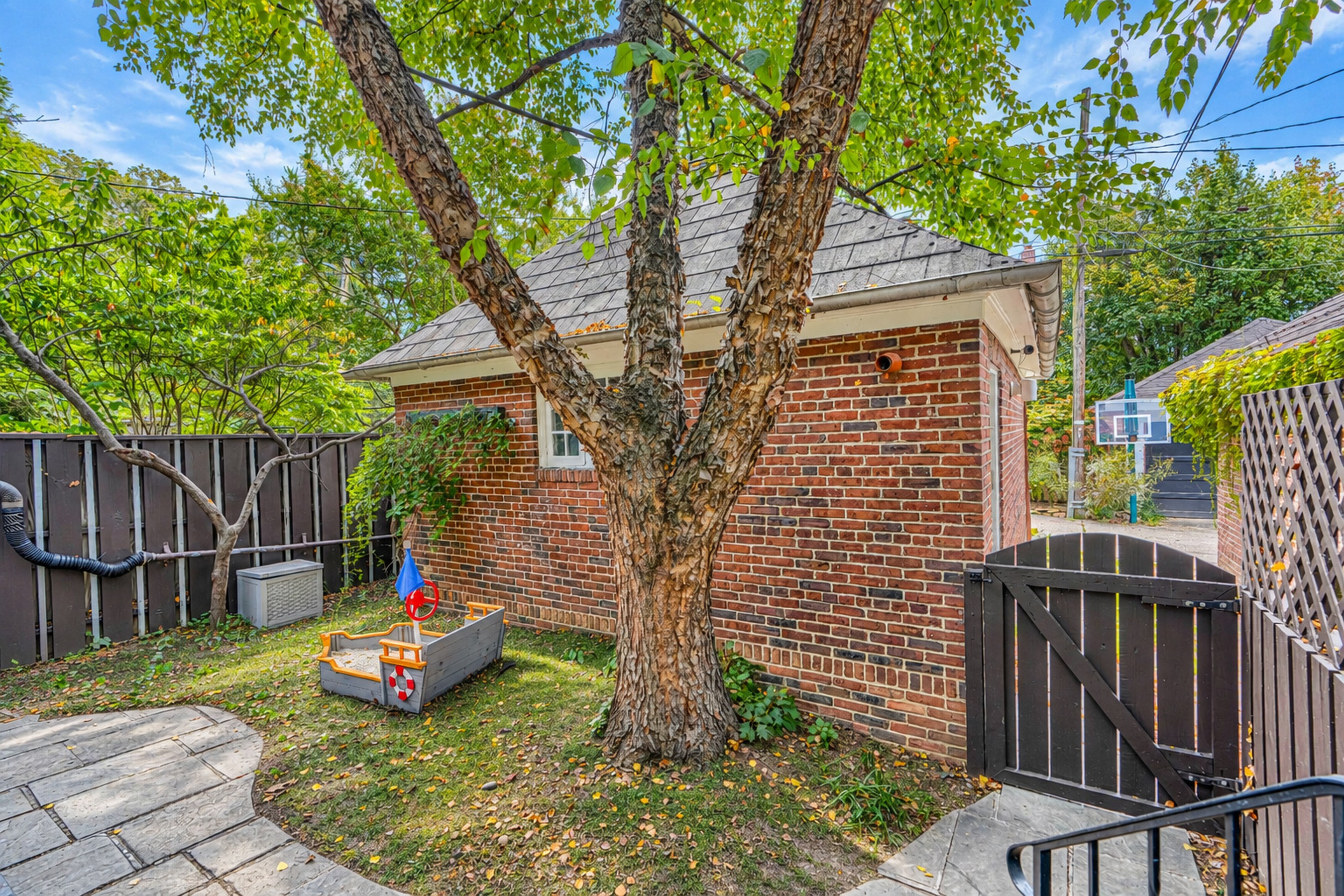  Oakenshawe Historic District - 物件實景