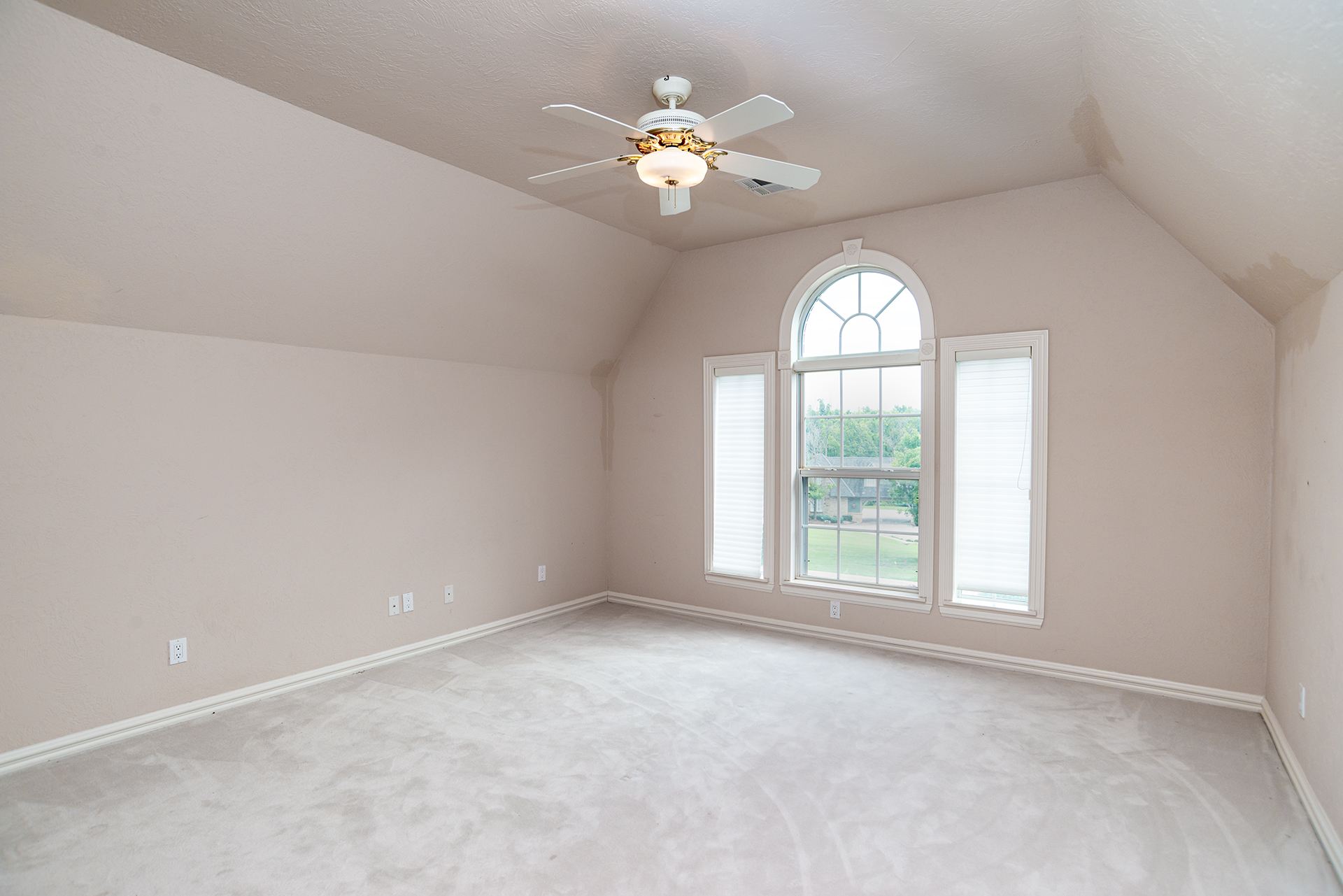 Stillwater, Oklahoma, 74074, United States, 5 Bedrooms Bedrooms, ,4 BathroomsBathrooms,Residential,For Sale,1981568