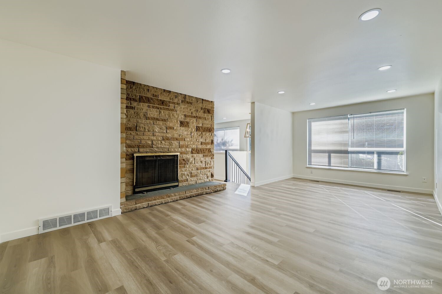 Shoreline, Washington, 98133, United States, 9 Bedrooms Bedrooms, ,1 BathroomBathrooms,Residential,For Sale,1984039