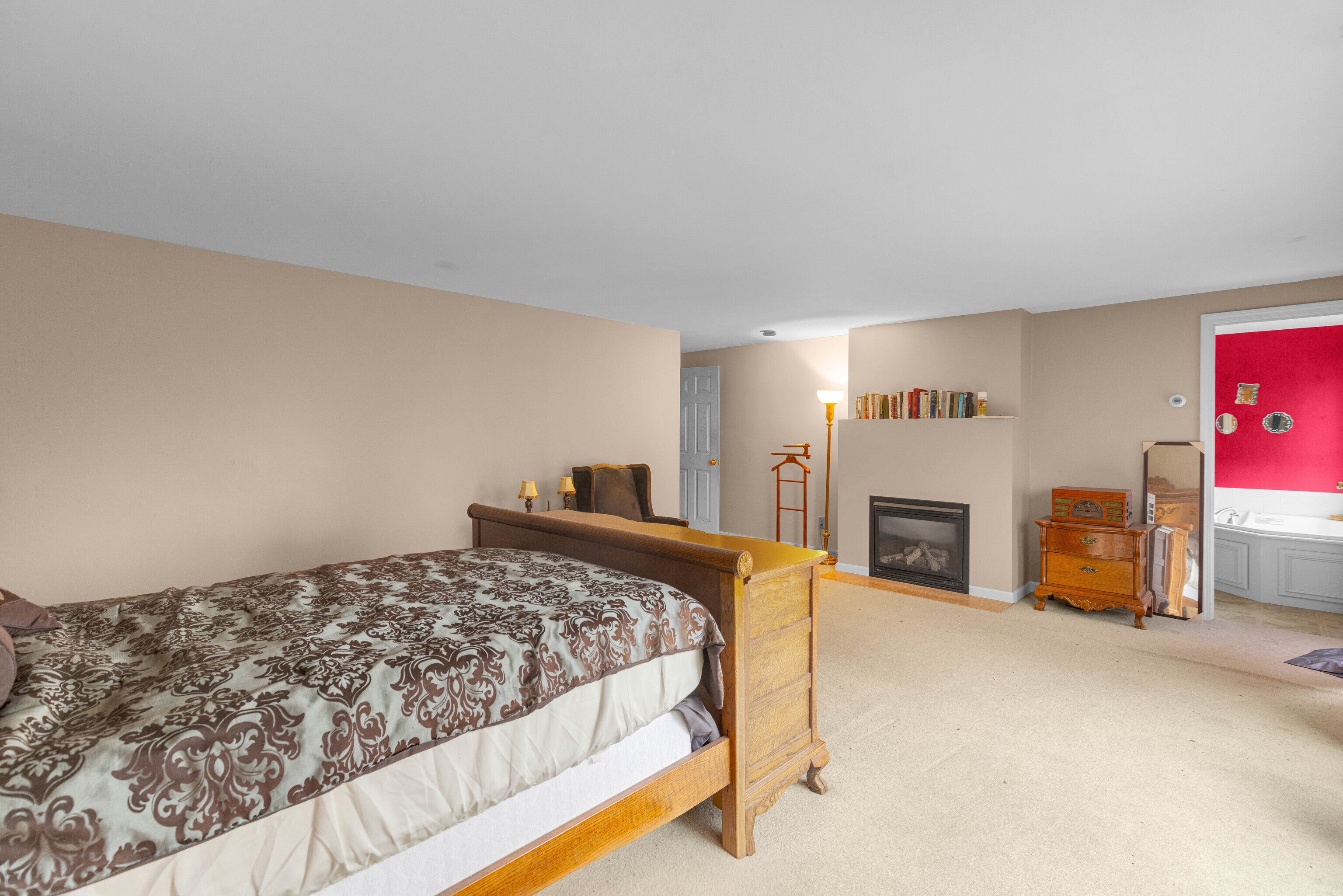 Cromwell, Connecticut, 06416, United States, 4 Bedrooms Bedrooms, ,3 BathroomsBathrooms,Residential,For Sale,1991491