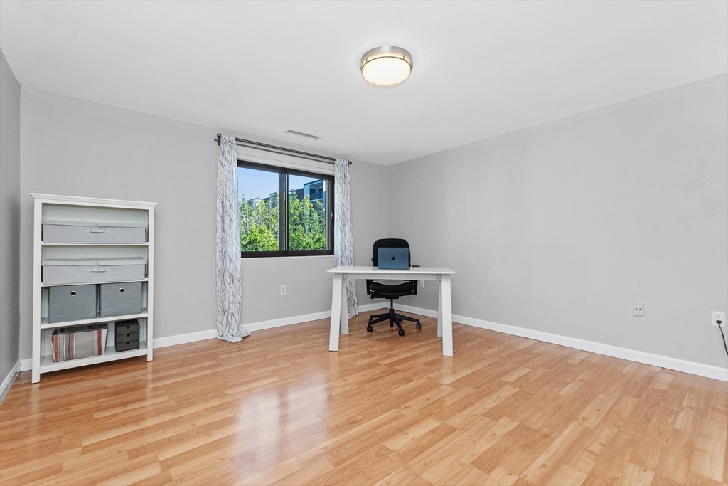 Medford, Massachusetts, 02155, United States, 2 Bedrooms Bedrooms, ,2 BathroomsBathrooms,Residential,For Sale,1939761