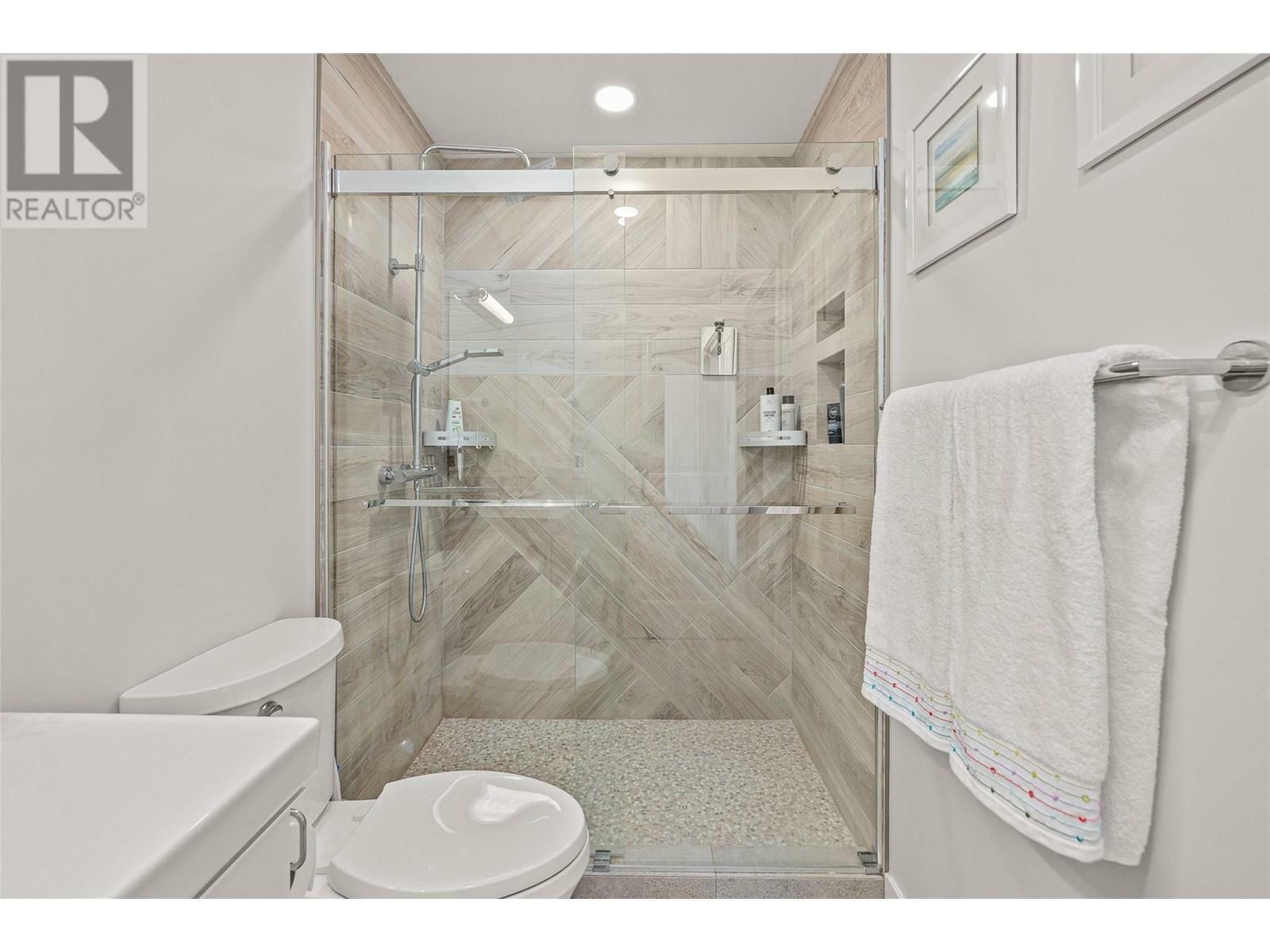 KELOWNA, British Columbia, V1V 2W3, CA, 4 Bedrooms Bedrooms, ,3 BathroomsBathrooms,Residential,For Sale,1882700