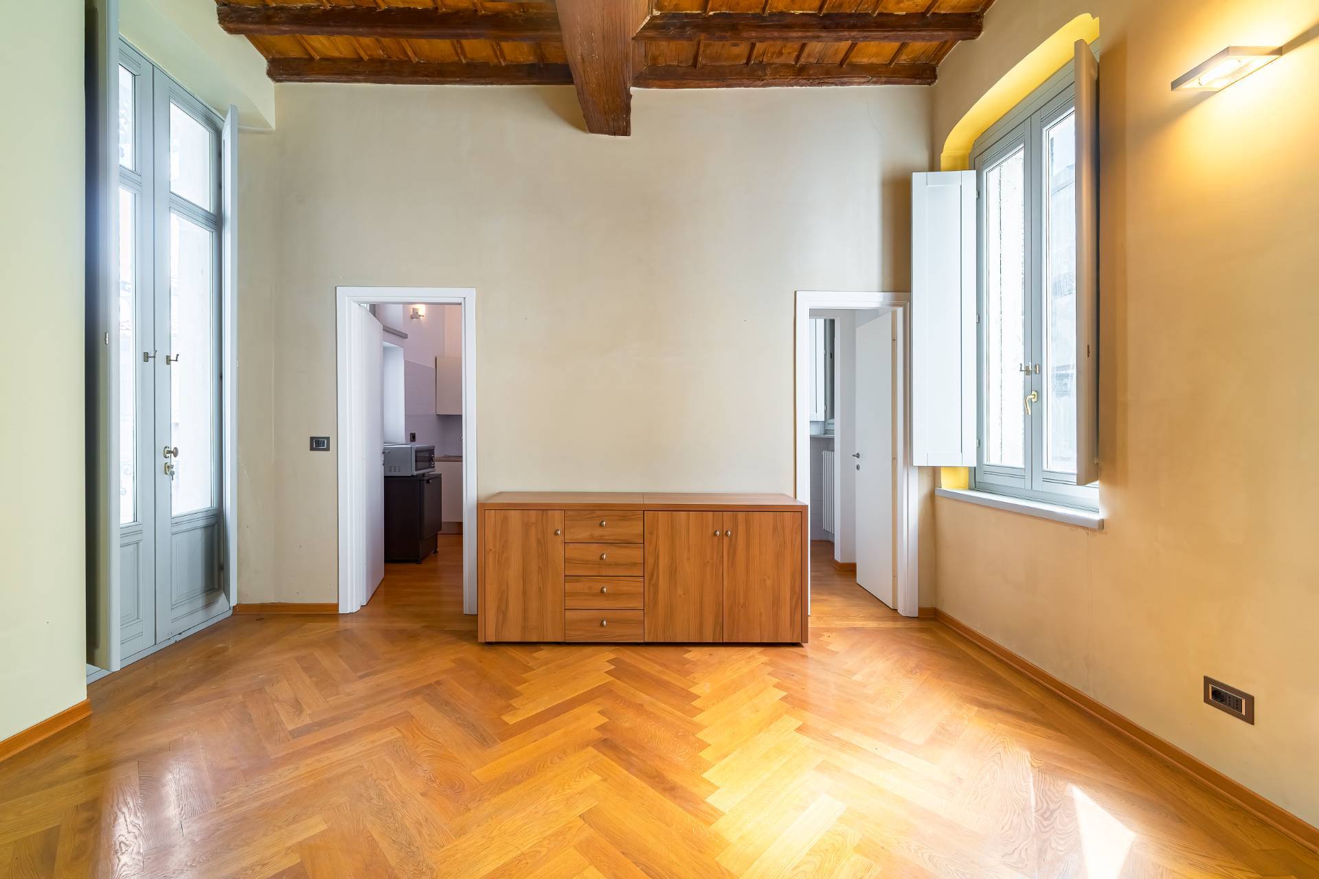 Torino, Torino, 10100, IT, 3 Bedrooms Bedrooms, ,1 BathroomBathrooms,Residential,For Sale,1925782
