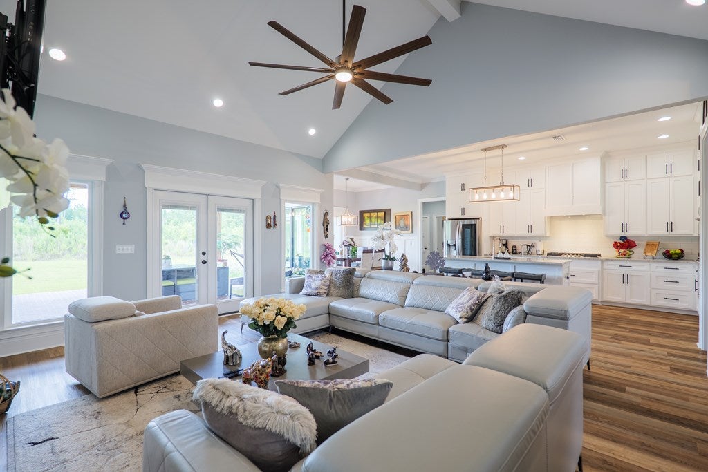 Valdosta, Georgia, 31601, United States, 4 Bedrooms Bedrooms, ,5 BathroomsBathrooms,Residential,For Sale,1991156