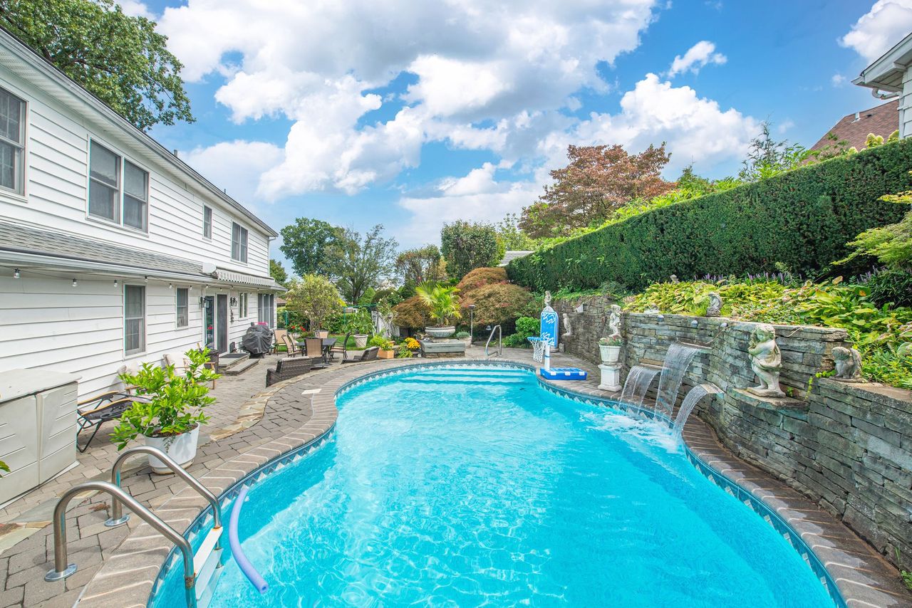 Wood Ridge, New Jersey, 07075, United States, 4 Bedrooms Bedrooms, ,4 BathroomsBathrooms,Residential,For Sale,1978112