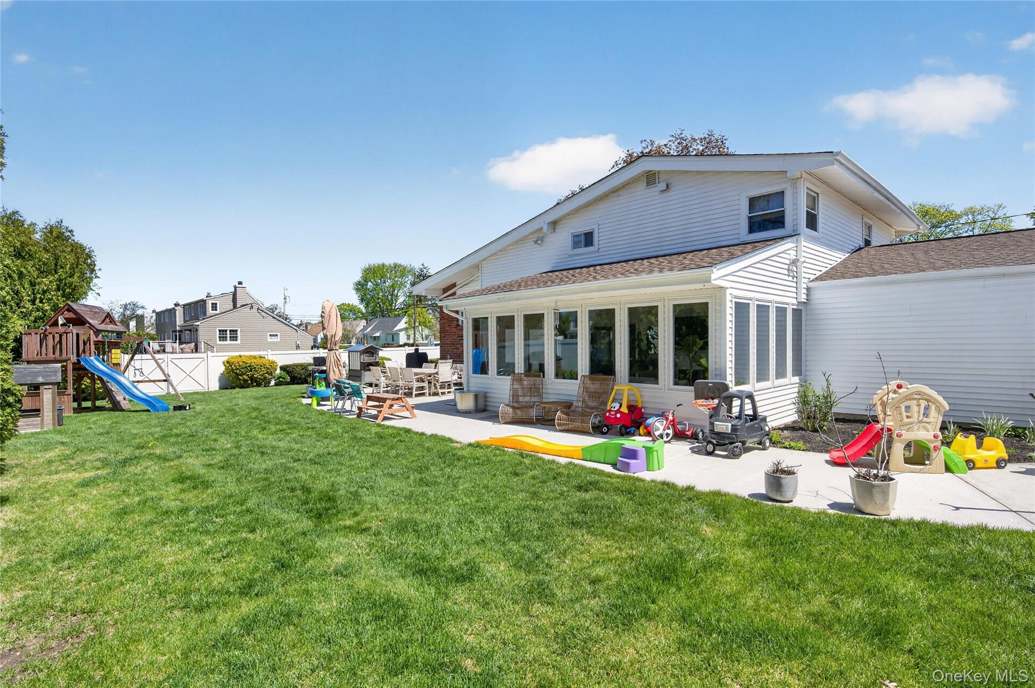 182 W 21st Street, Deer Park, NY, 11729 - 物件實景