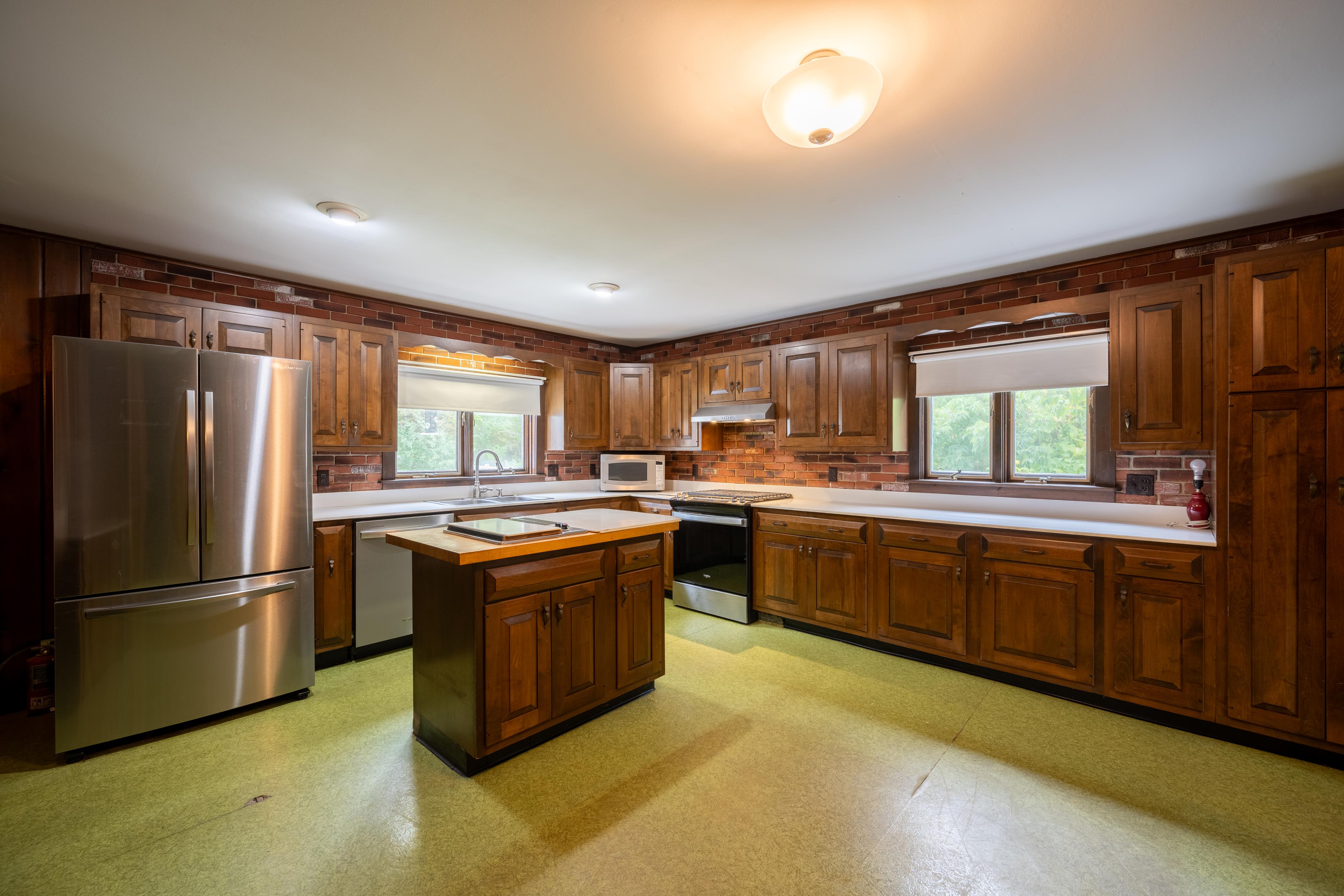  92 Champlain Avenue, Ticonderoga, NY, 12883 - 物件實景