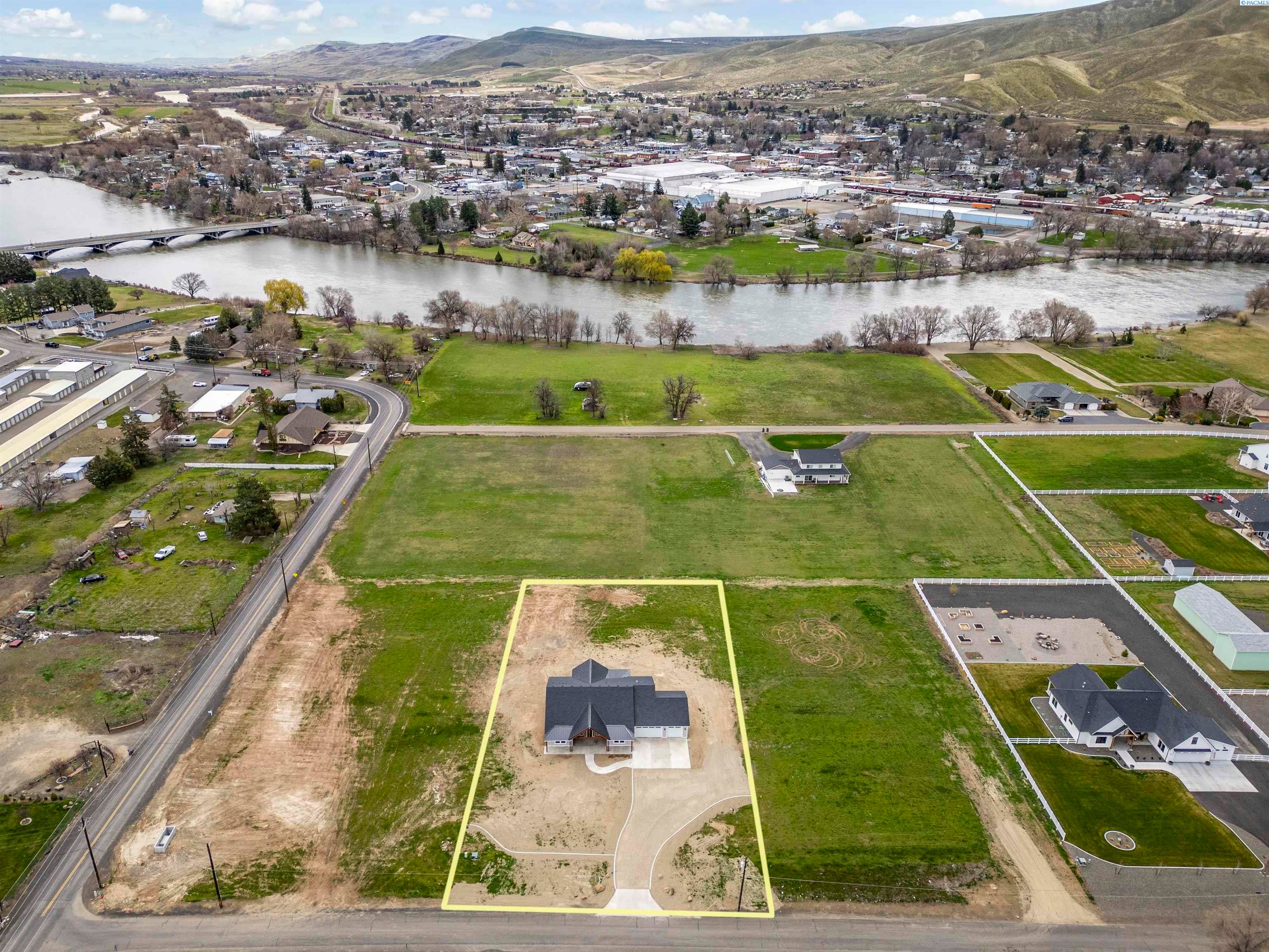 Prosser, Washington, 99350, United States, 3 Bedrooms Bedrooms, ,2 BathroomsBathrooms,Residential,For Sale,2027439