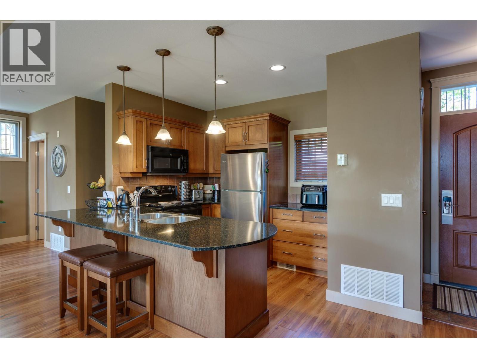 KELOWNA, British Columbia, V1V 2V9, CA, 2 Bedrooms Bedrooms, ,2 BathroomsBathrooms,Residential,For Sale,1960858