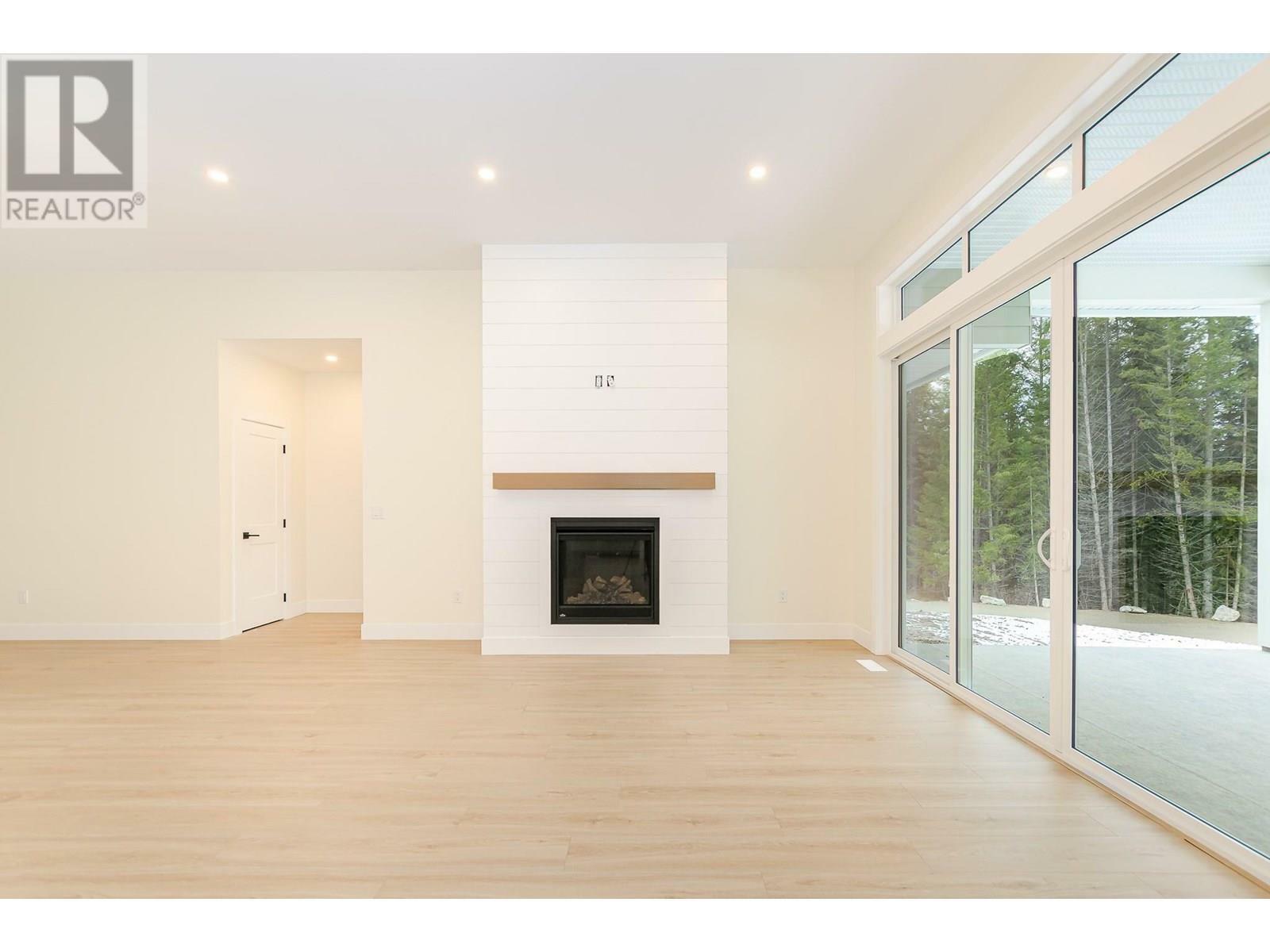 BLIND BAY, British Columbia, V0E 1H0, CA, 3 Bedrooms Bedrooms, ,2 BathroomsBathrooms,Residential,For Sale,1836853