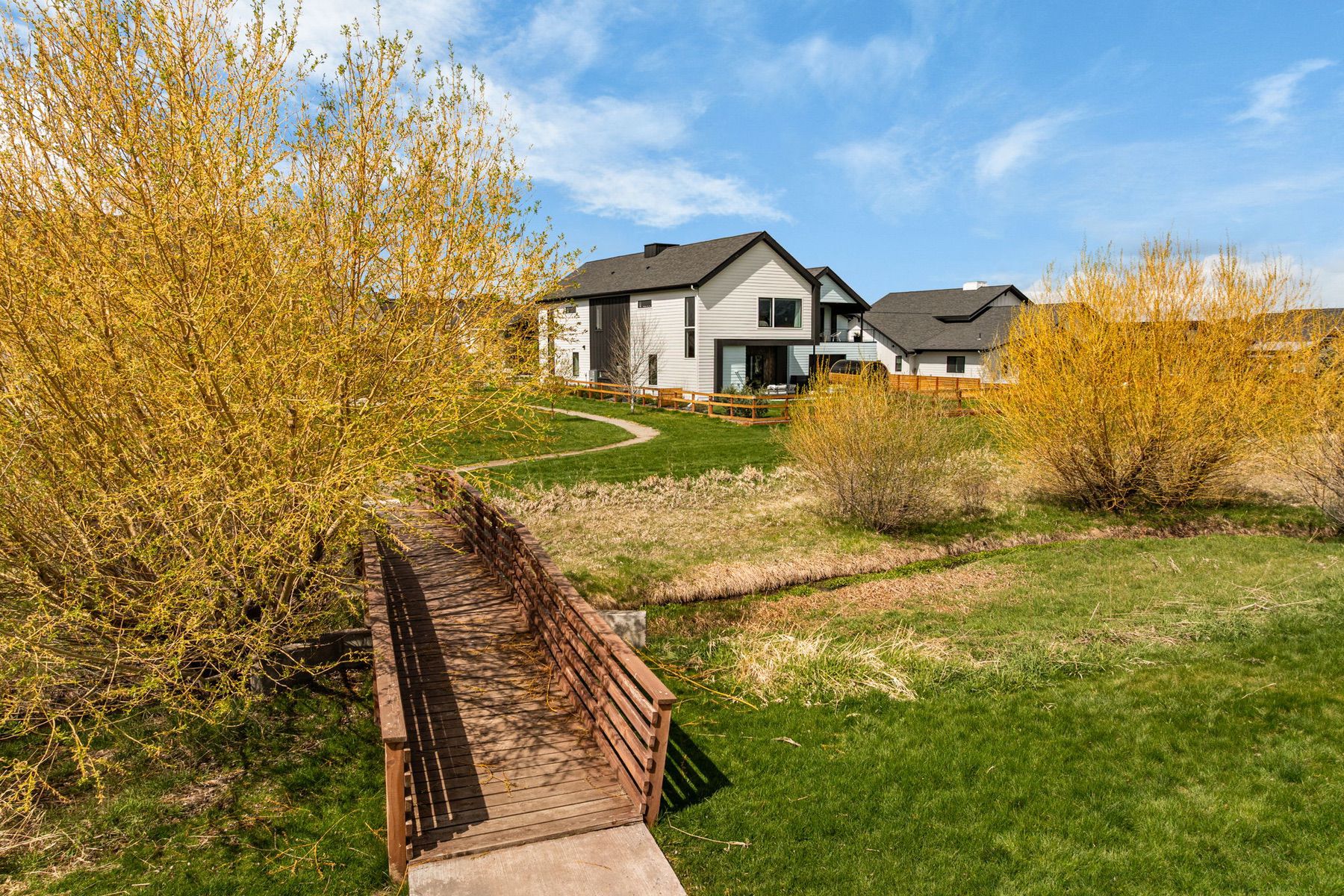  1492 Windrow Dr - 物件實景