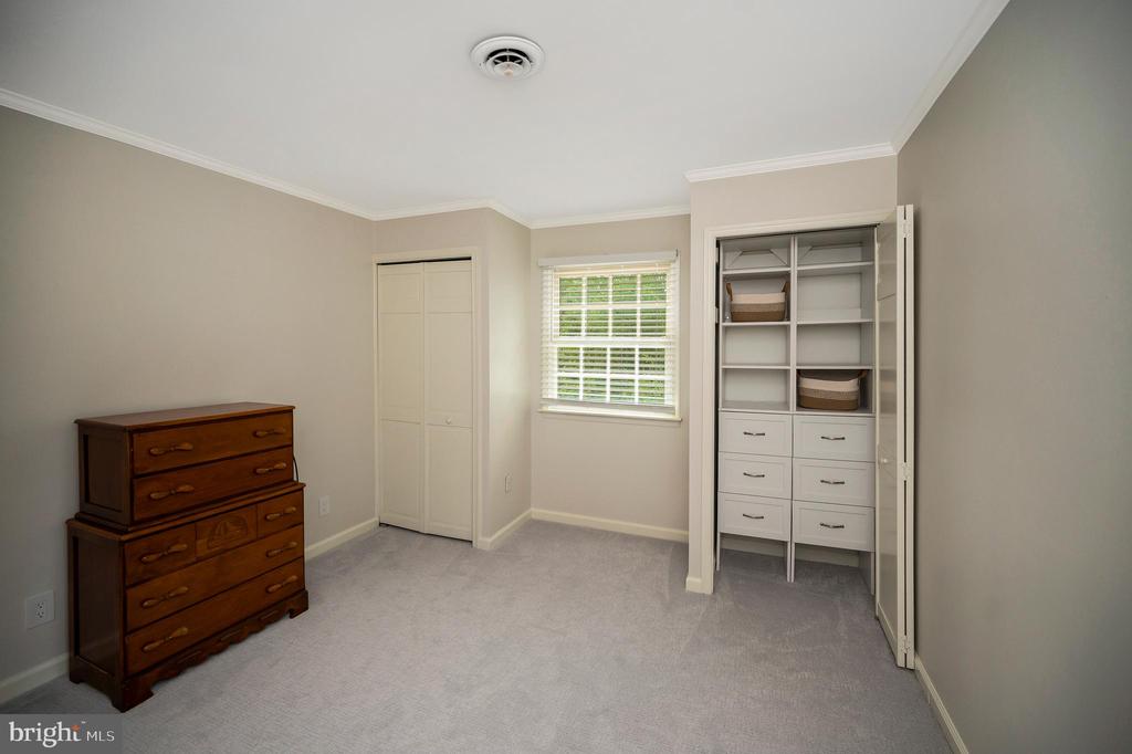 Fredericksburg, Virginia, 22405, United States, 5 Bedrooms Bedrooms, ,5 BathroomsBathrooms,Residential,For Sale,1825163