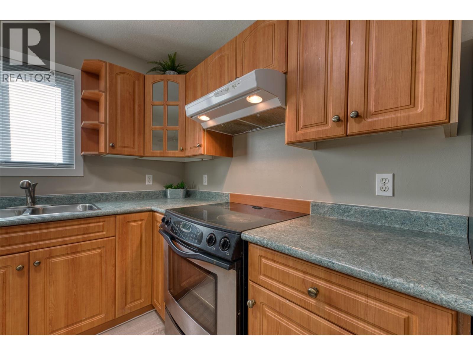 KELOWNA, British Columbia, V1Y 6S9, CA, 5 Bedrooms Bedrooms, ,3 BathroomsBathrooms,Residential,For Sale,1876948